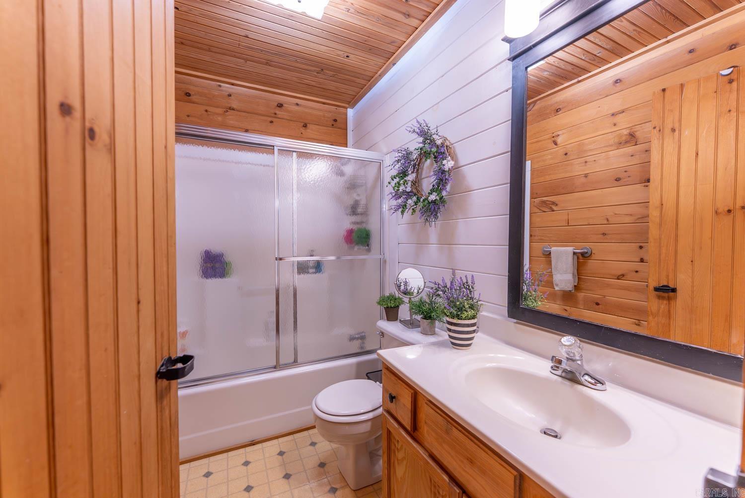 3804 MC 6074 Road  Flippin, AR