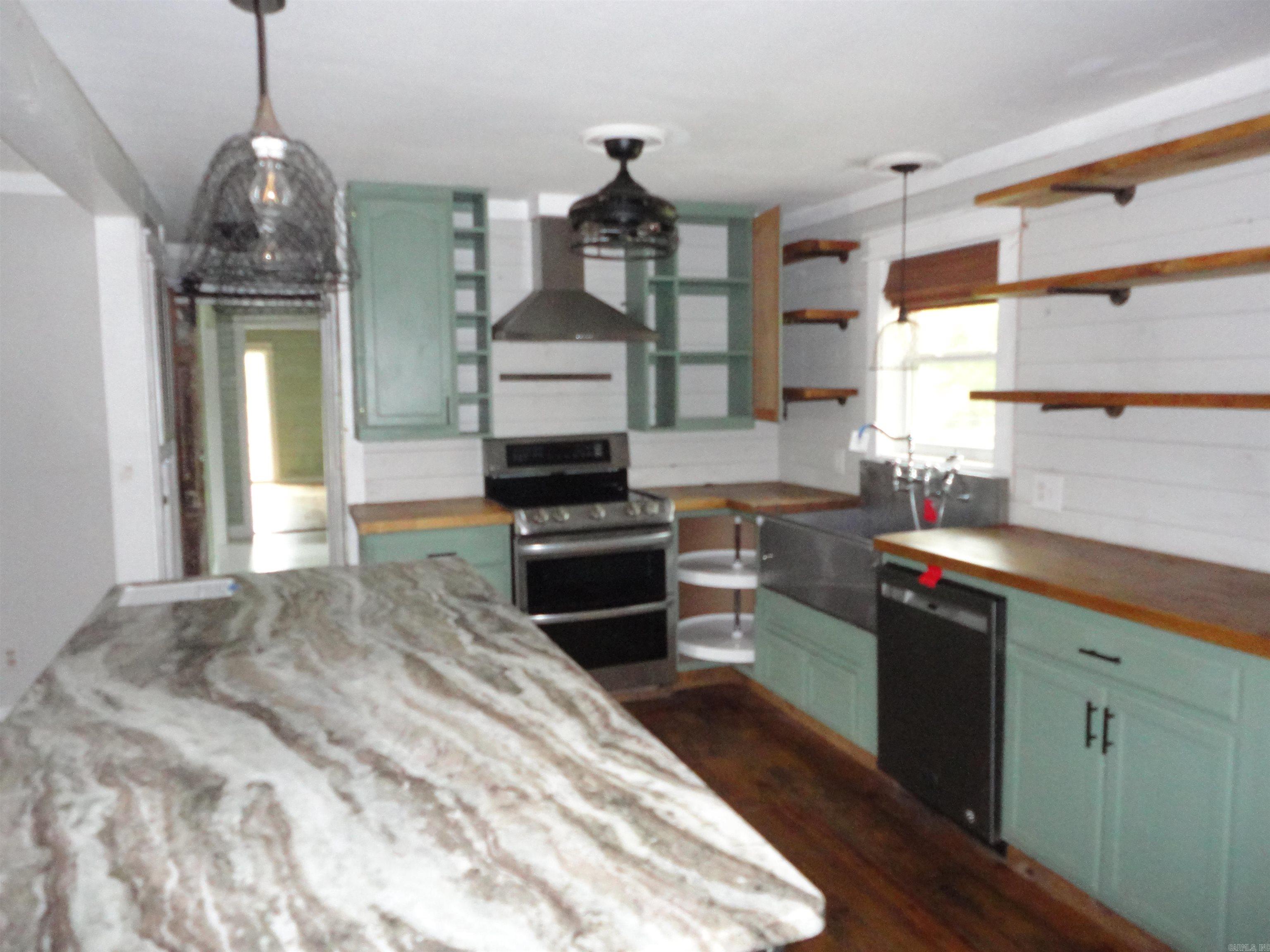 24 Smith  Tumbling Shoals, AR