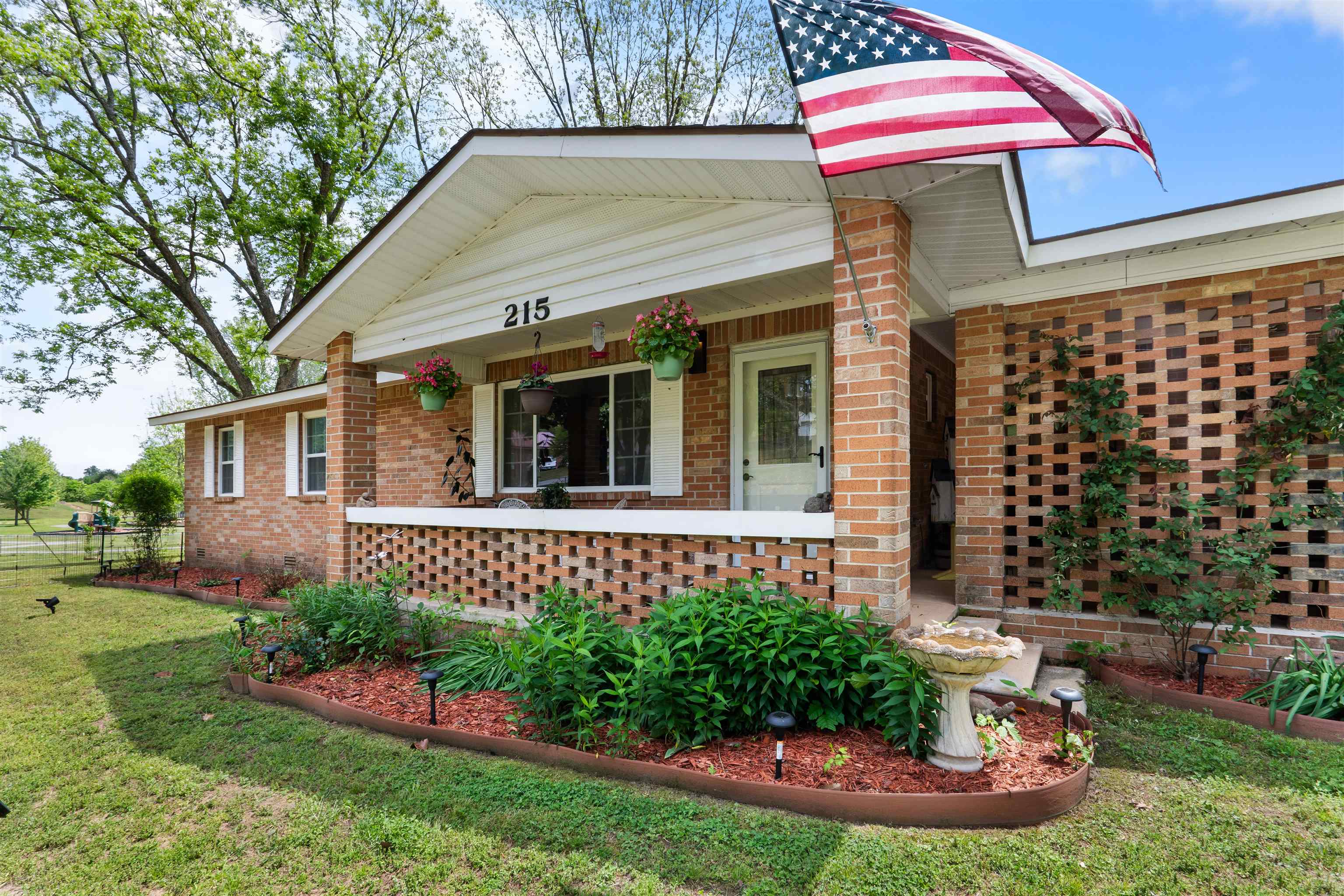 215 W Main Street  Evening Shade, AR