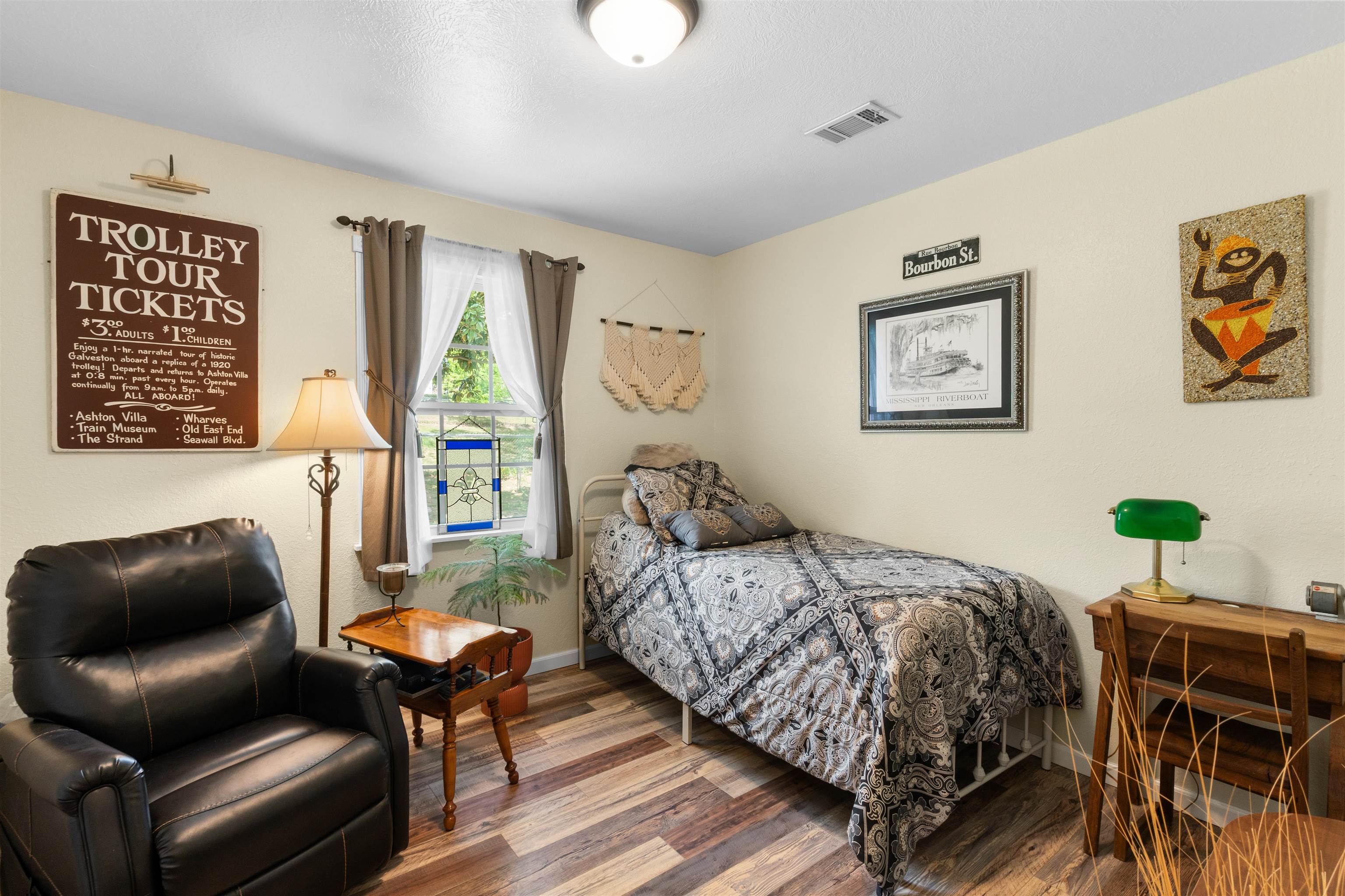 215 W Main Street  Evening Shade, AR