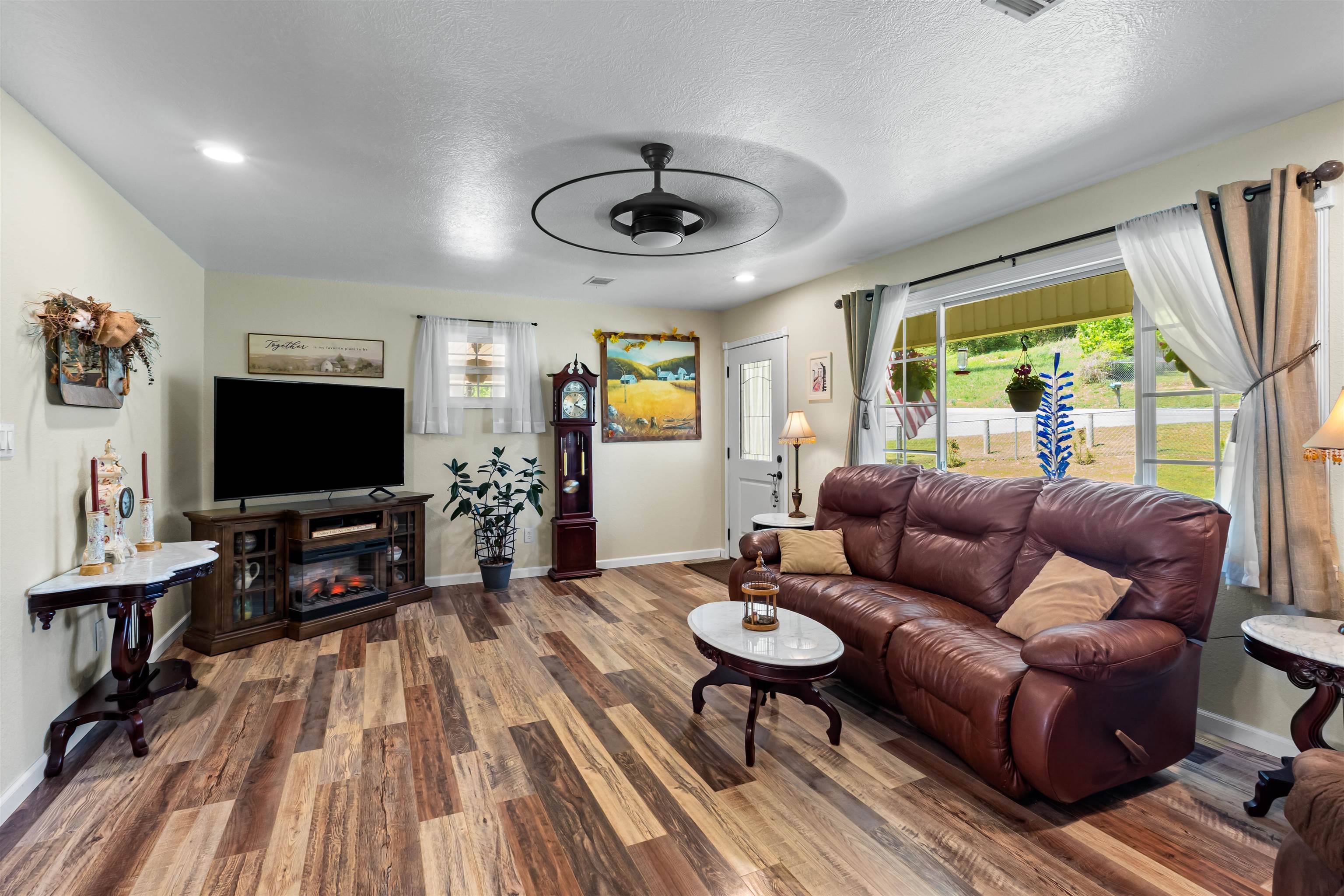 215 W Main Street  Evening Shade, AR