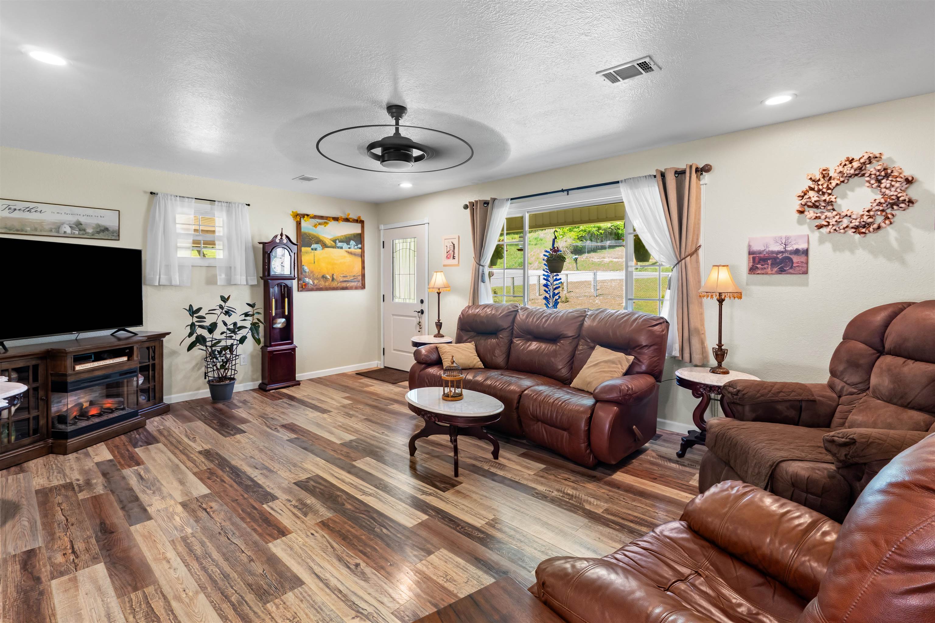 215 W Main Street  Evening Shade, AR