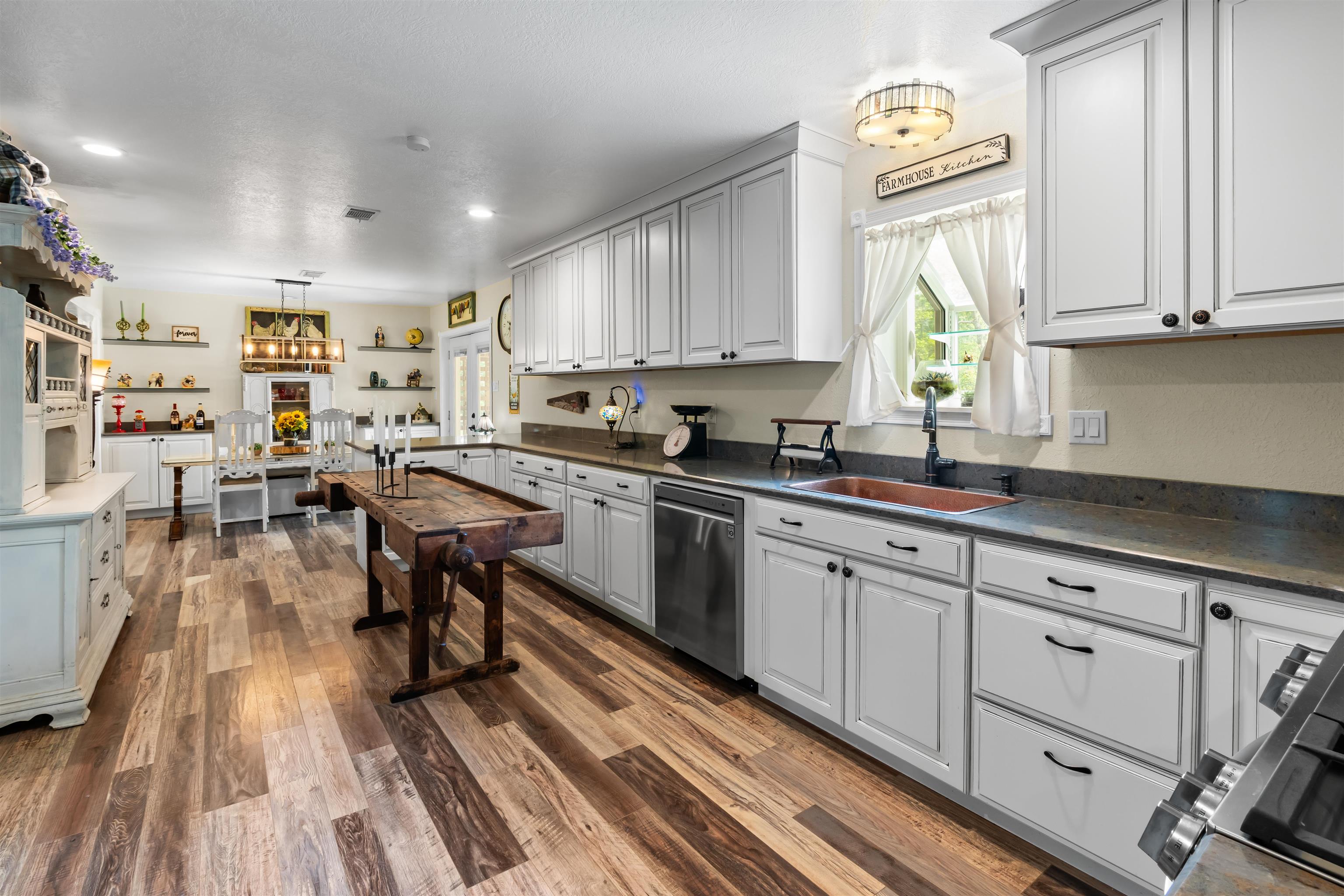 215 W Main Street  Evening Shade, AR