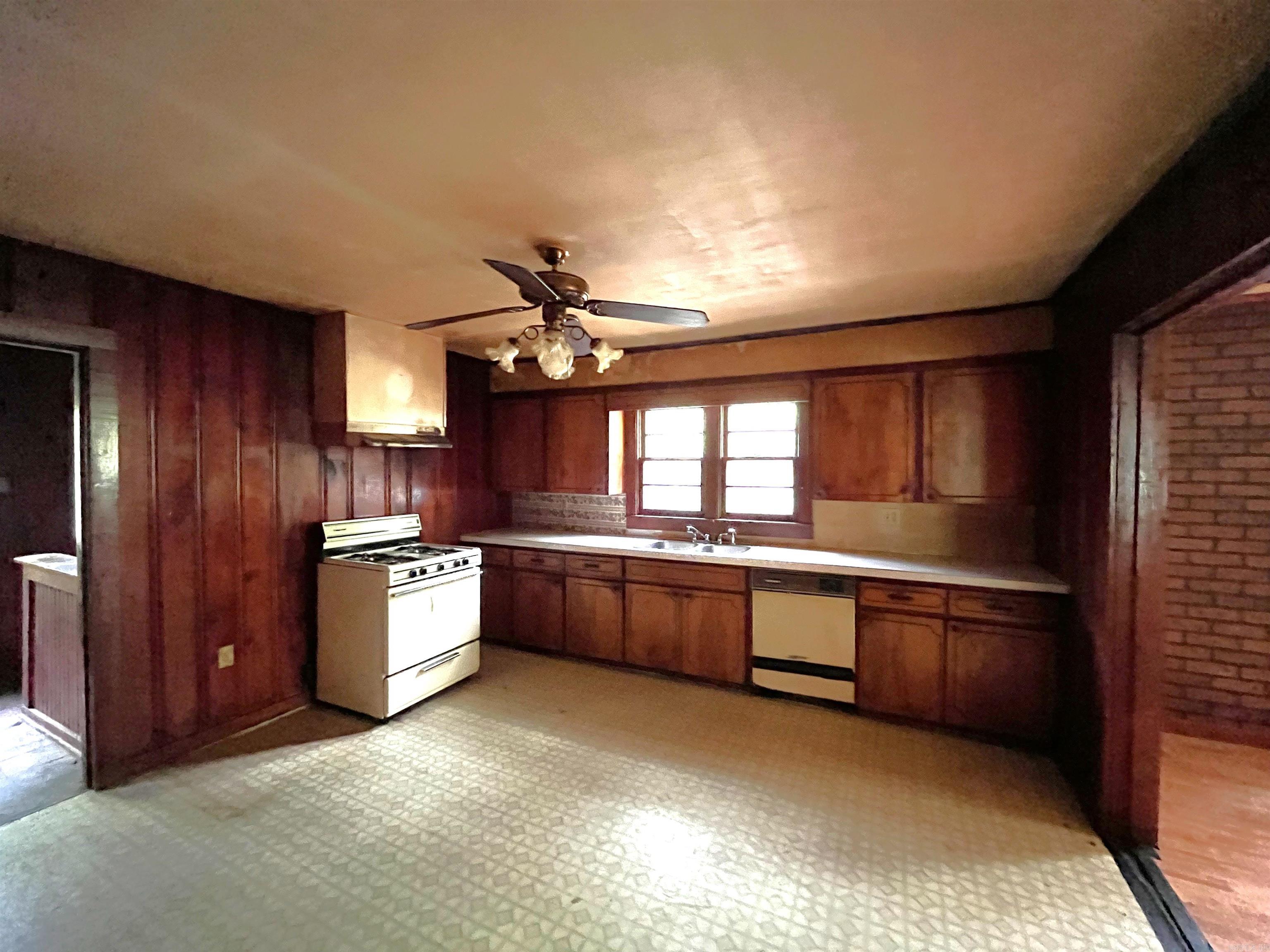 1610 Jones Dr  Conway, AR