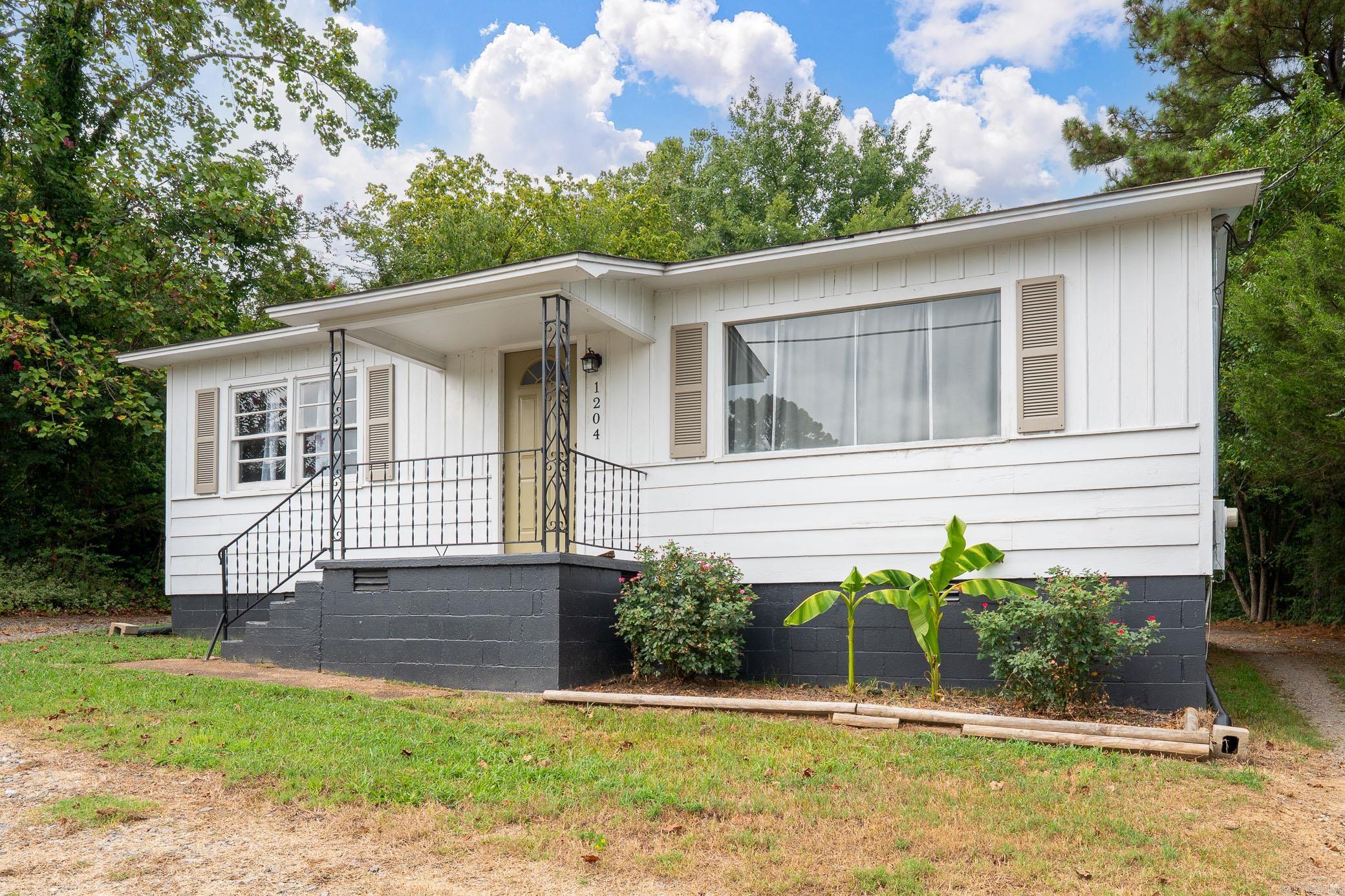 1204 W Main  Heber Springs, AR