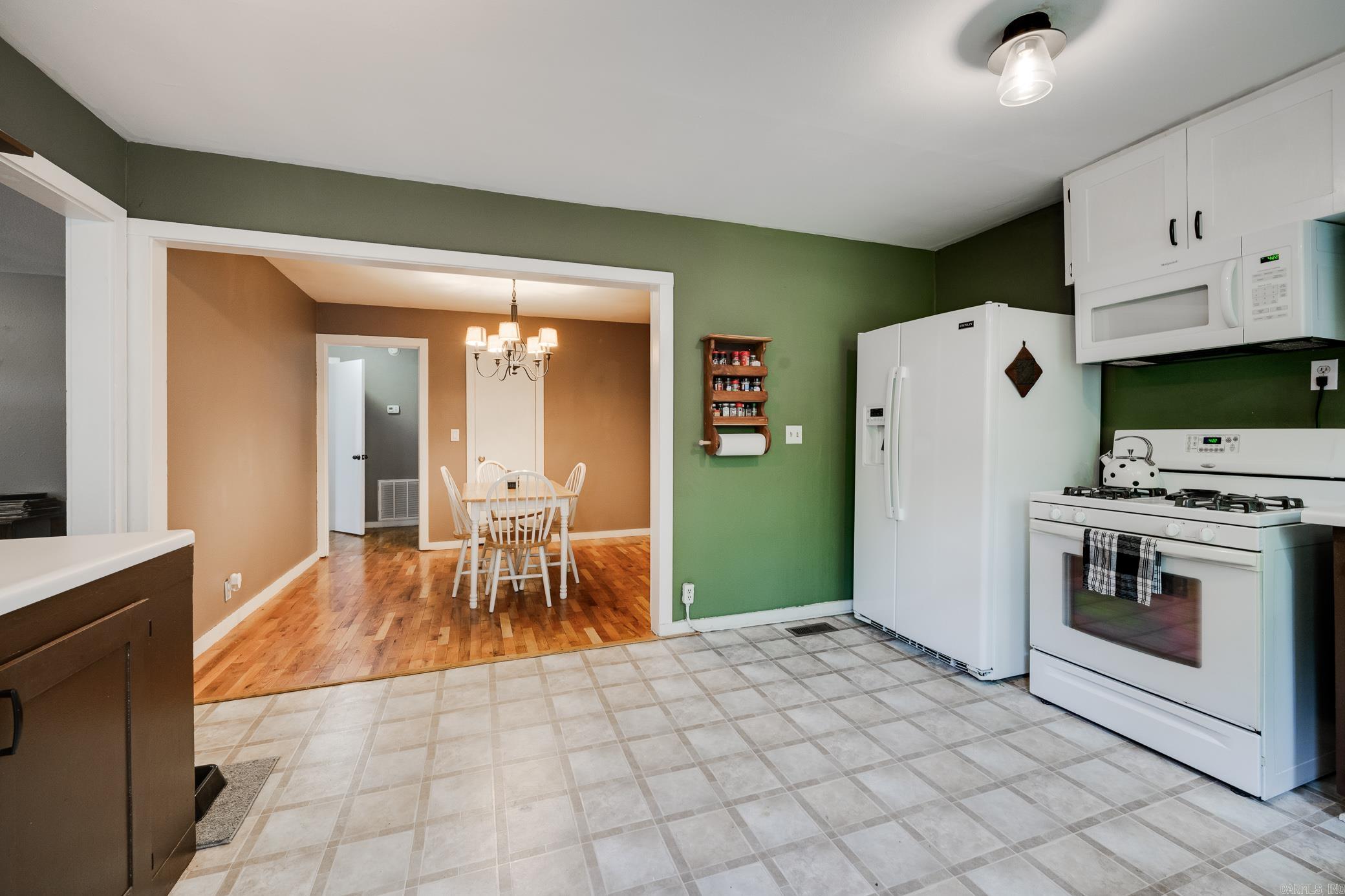 1204 W Main  Heber Springs, AR