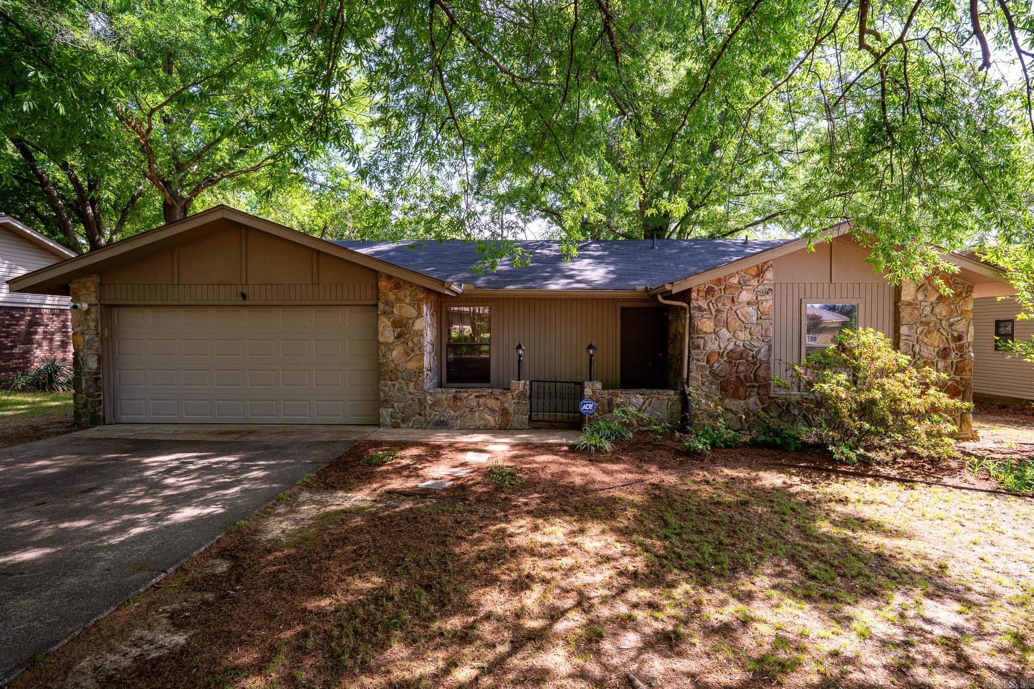 3 Hawthorne  Conway, AR