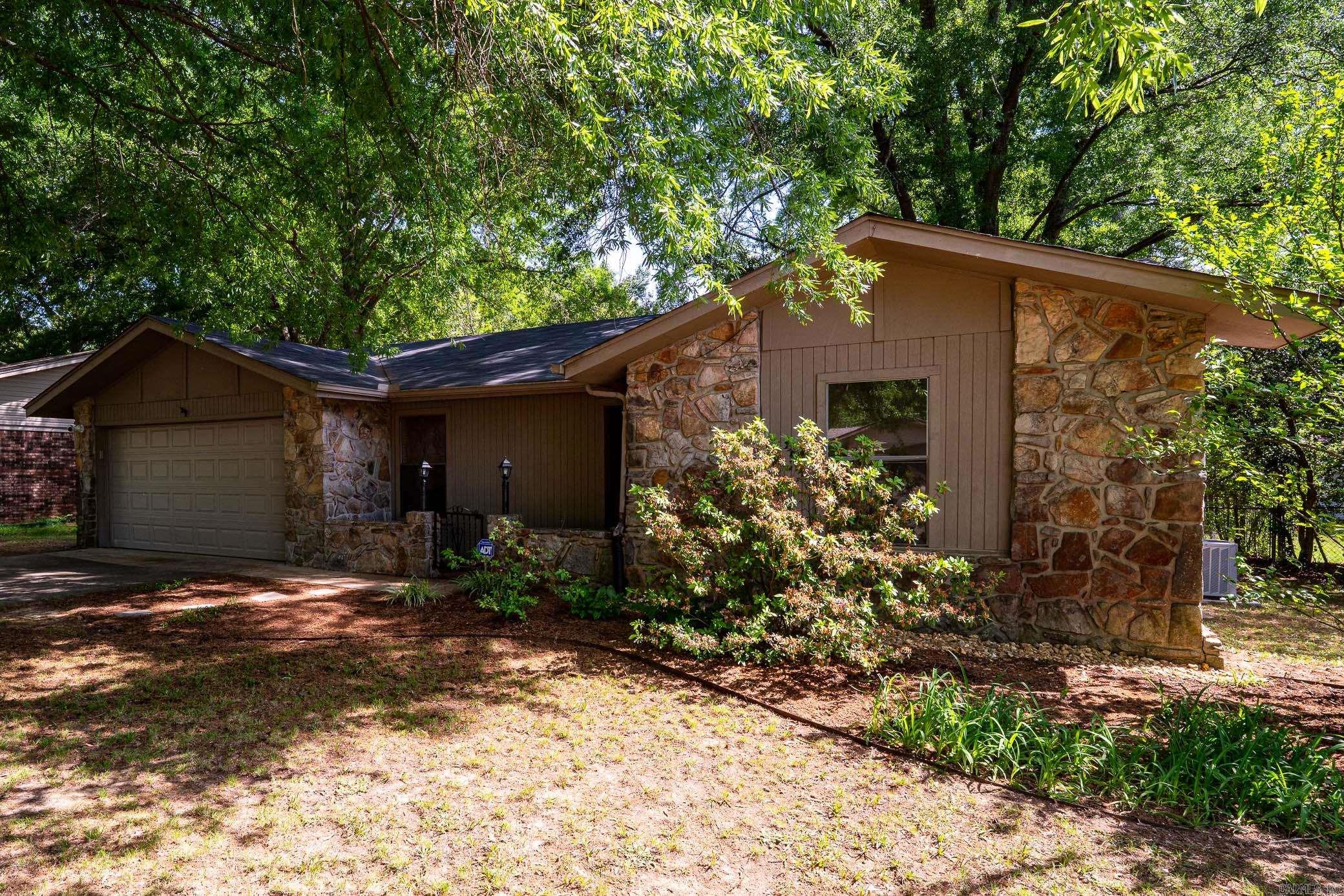 3 Hawthorne  Conway, AR