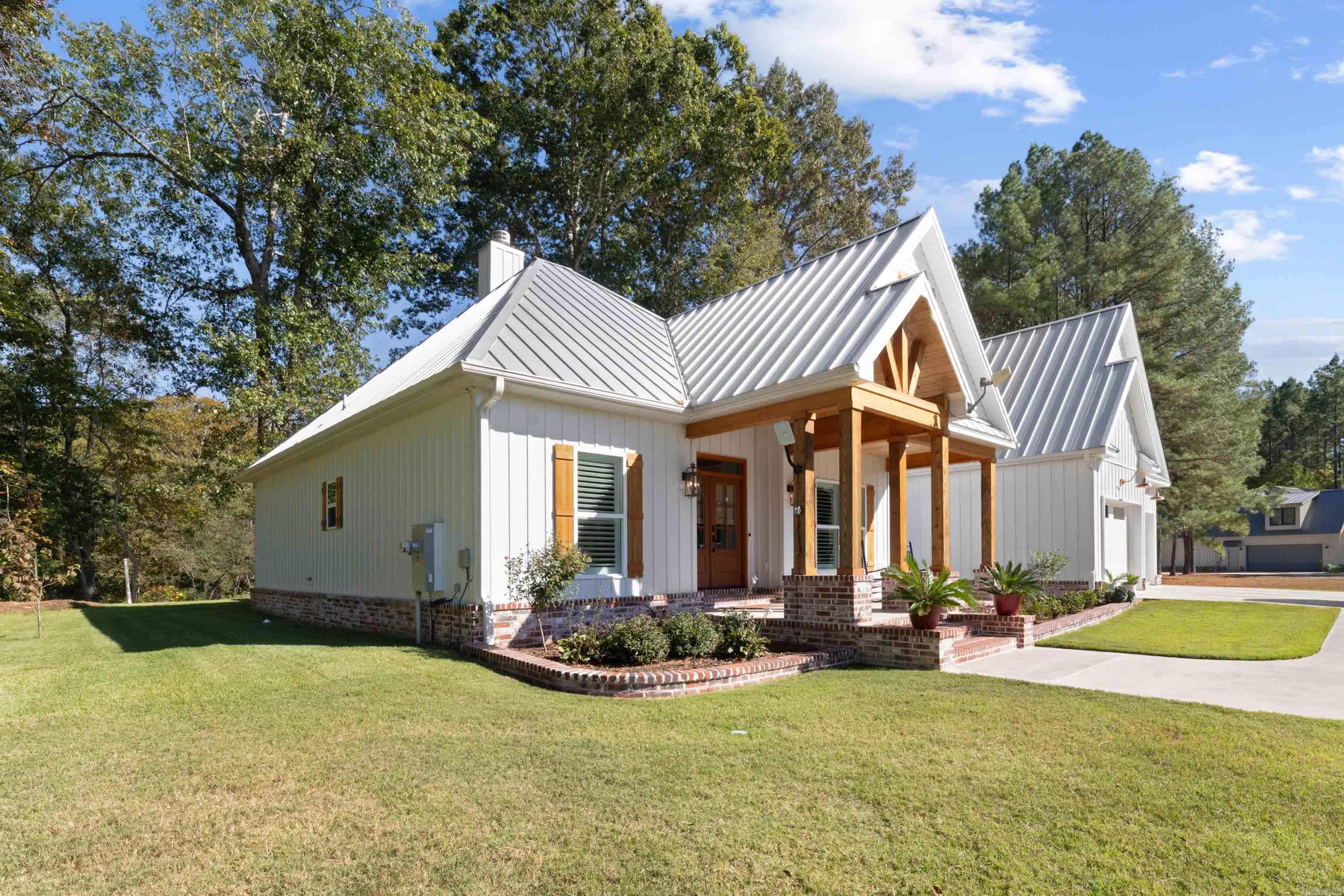 57 Iveon Clay Rd.  Pangburn, AR