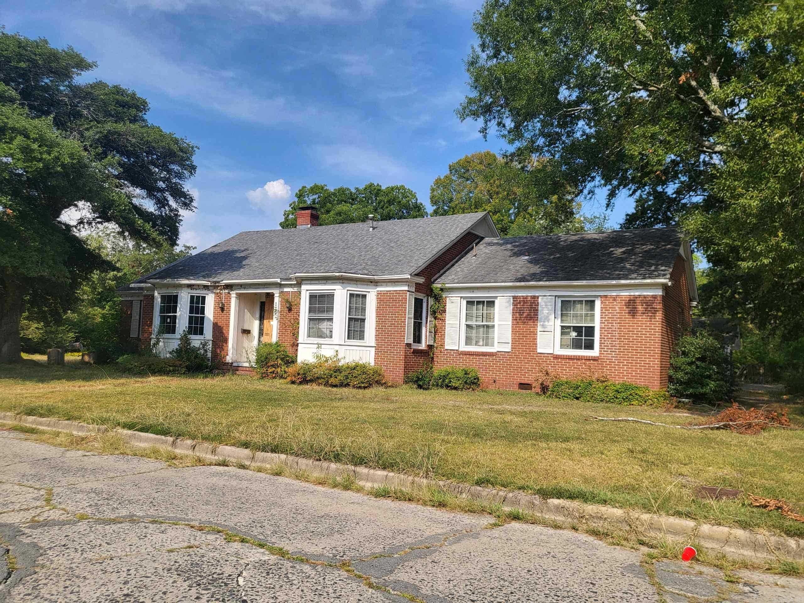 1707 S Oak  Pine Bluff, AR