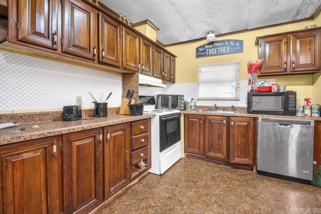 26 Tucker Mtn. Road Solgohachia, AR 72156
