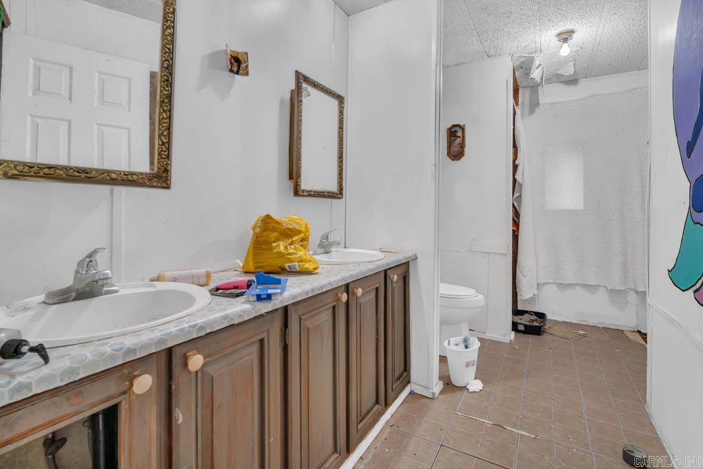 26 Tucker Mtn.  Solgohachia, AR