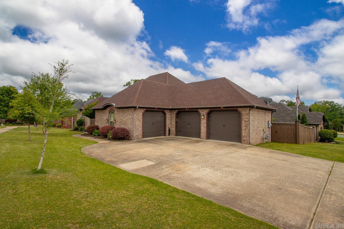 127 Lake Valley Dr.  Maumelle, AR