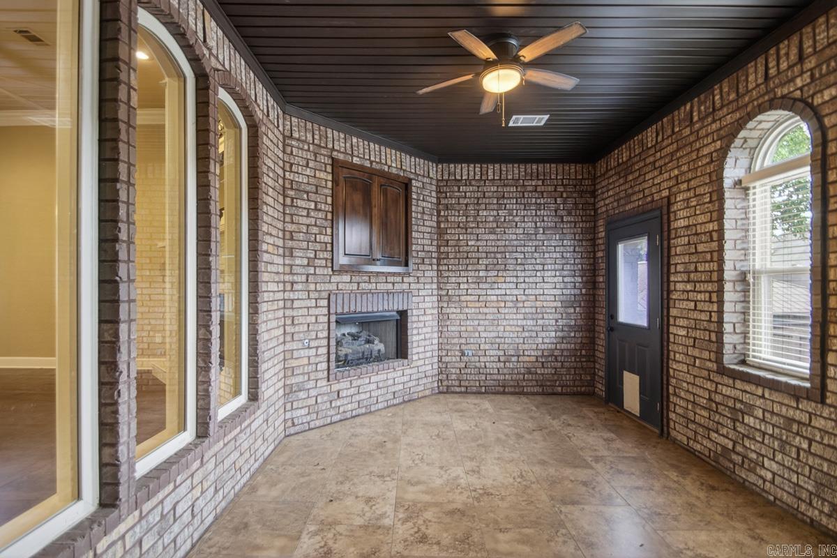 127 Lake Valley Dr.  Maumelle, AR