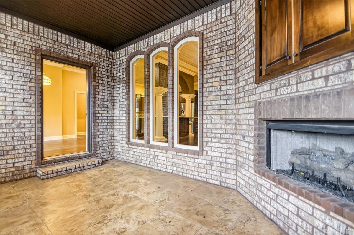 127 Lake Valley Dr.  Maumelle, AR