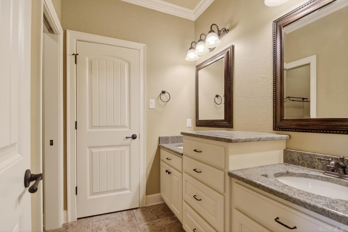 127 Lake Valley Dr.  Maumelle, AR