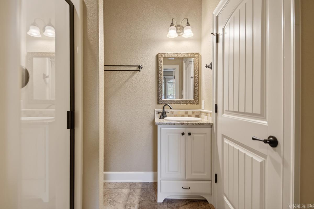 127 Lake Valley Dr.  Maumelle, AR