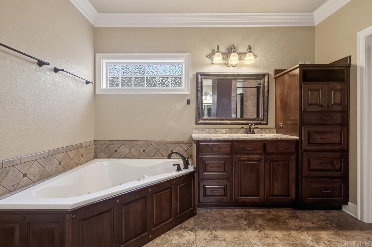 127 Lake Valley Dr.  Maumelle, AR