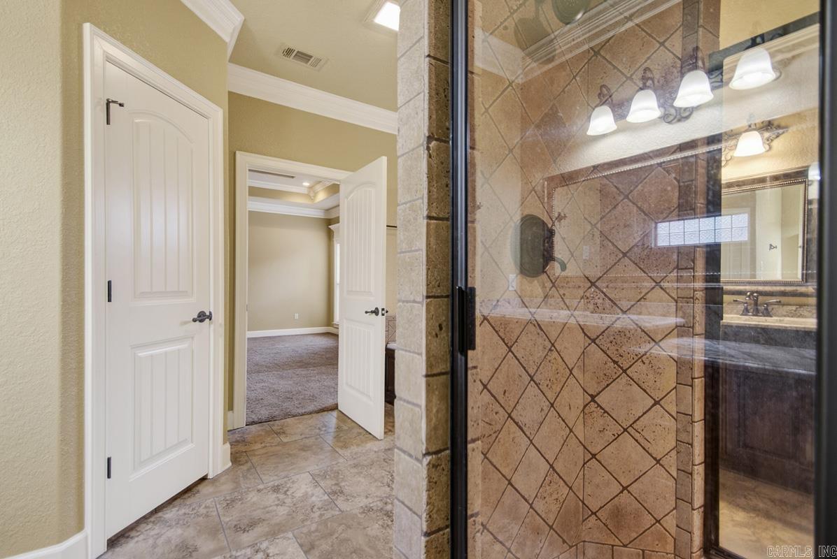 127 Lake Valley Dr.  Maumelle, AR