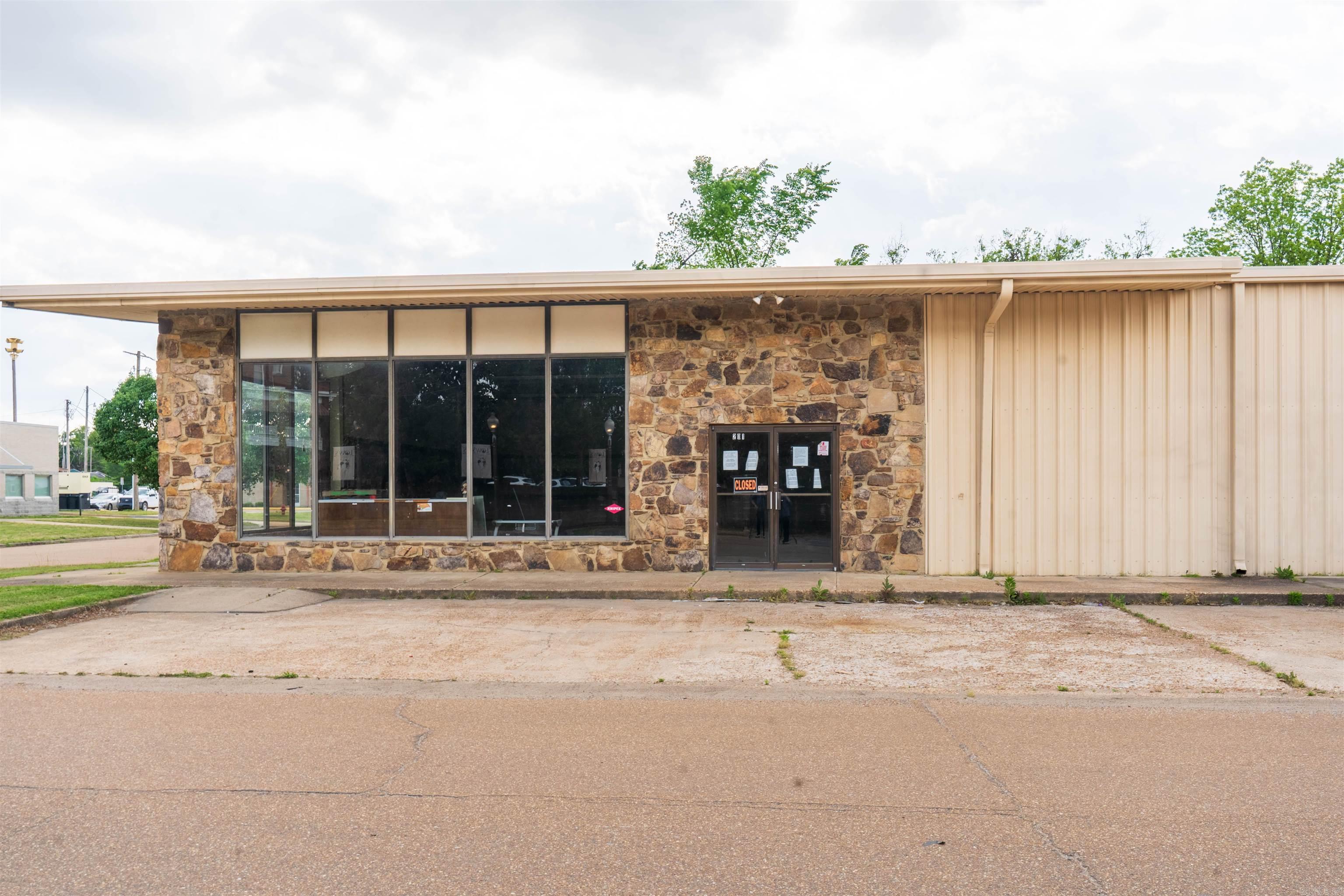 201 N New Orleans Ave  Brinkley, AR