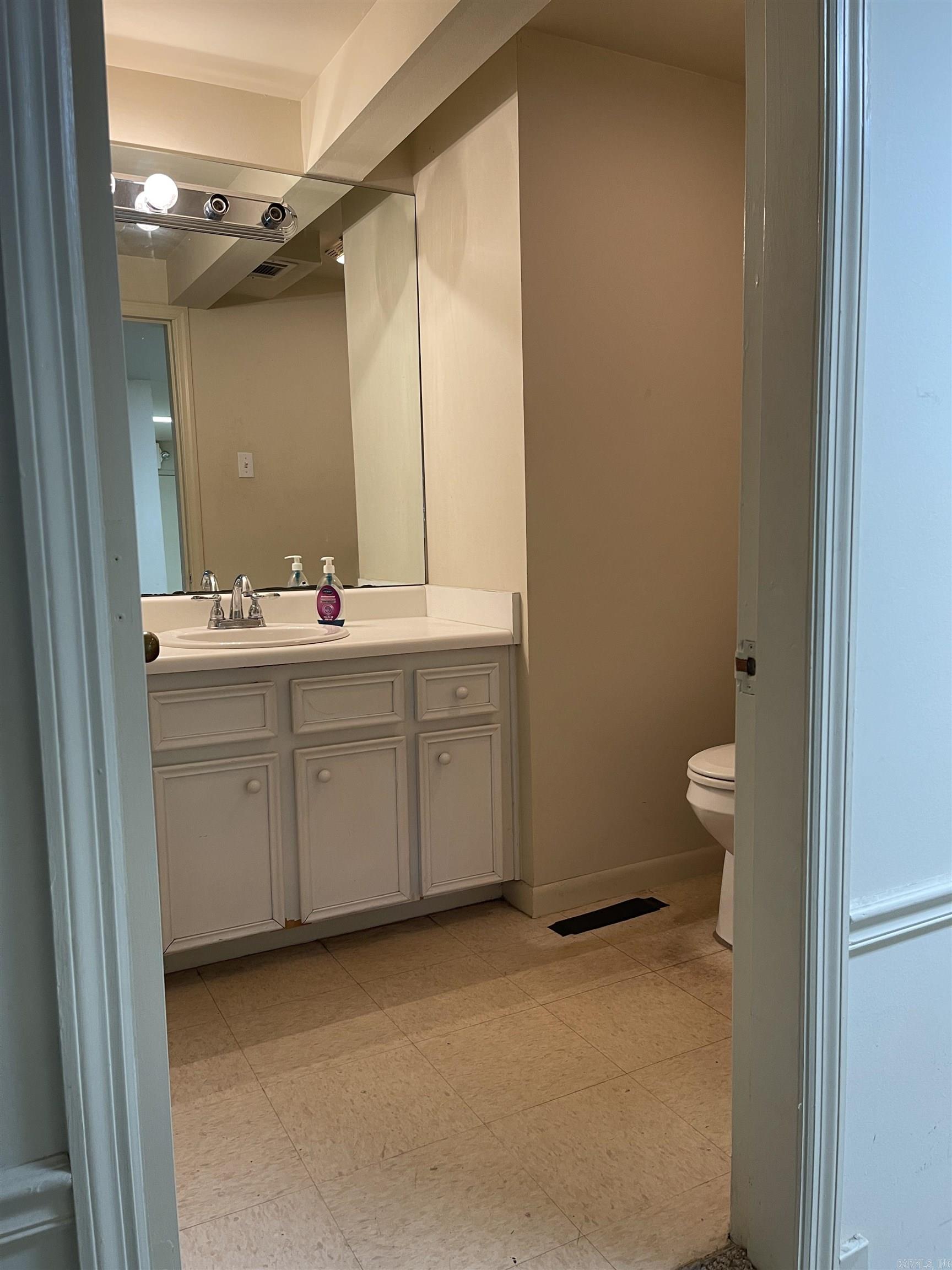 1529 S University Ave  Little Rock, AR