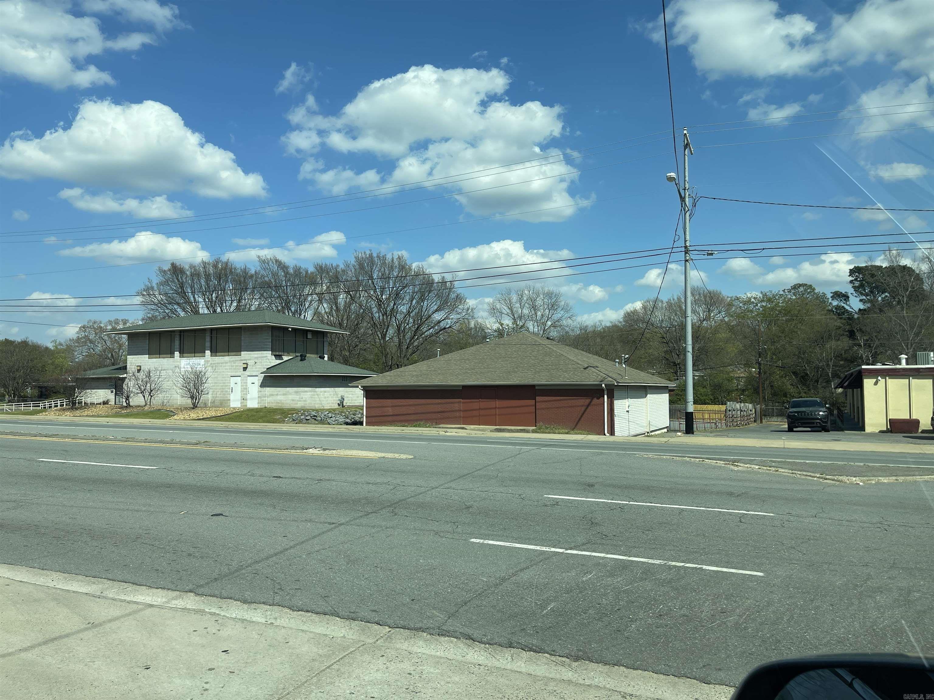 1529 S University Ave  Little Rock, AR