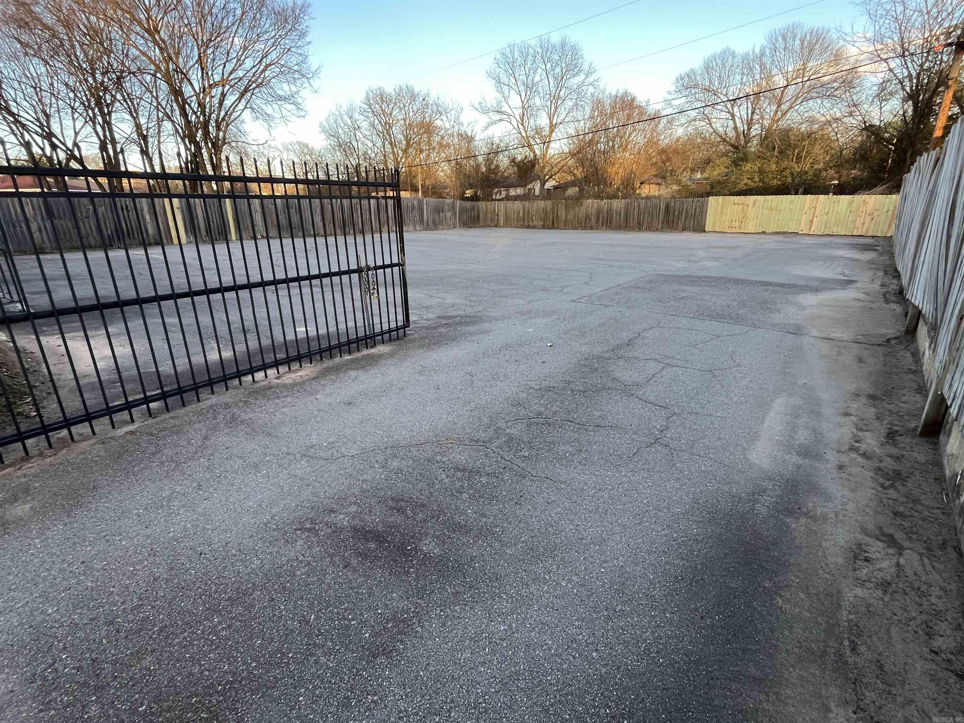 1529 S University Ave  Little Rock, AR