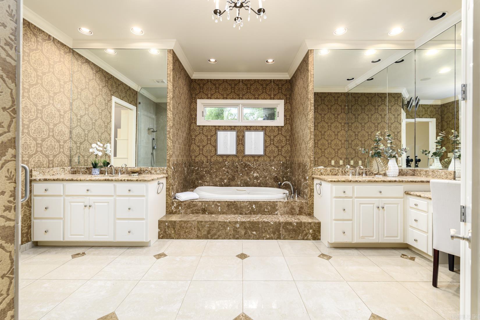 18 St Johns  Little Rock, AR