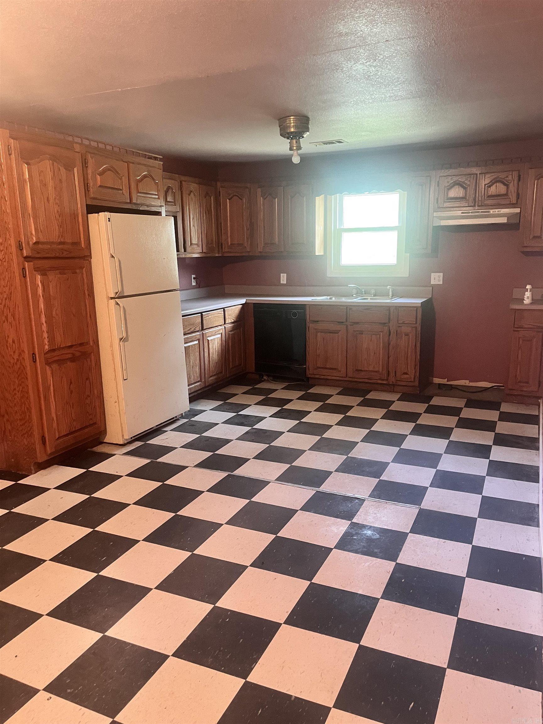 209 S 2nd  Marmaduke, AR