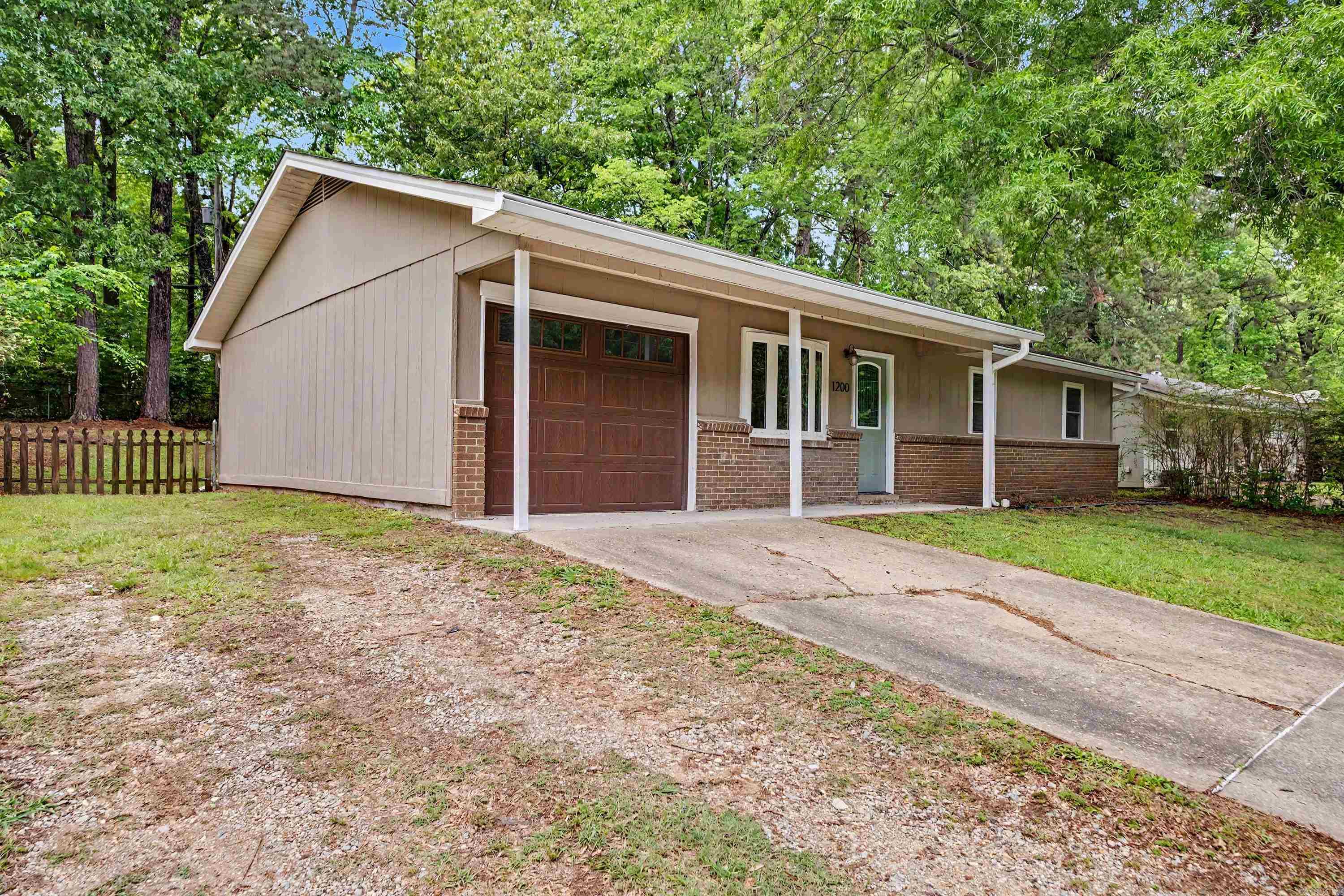 1200 Chris  Benton, AR