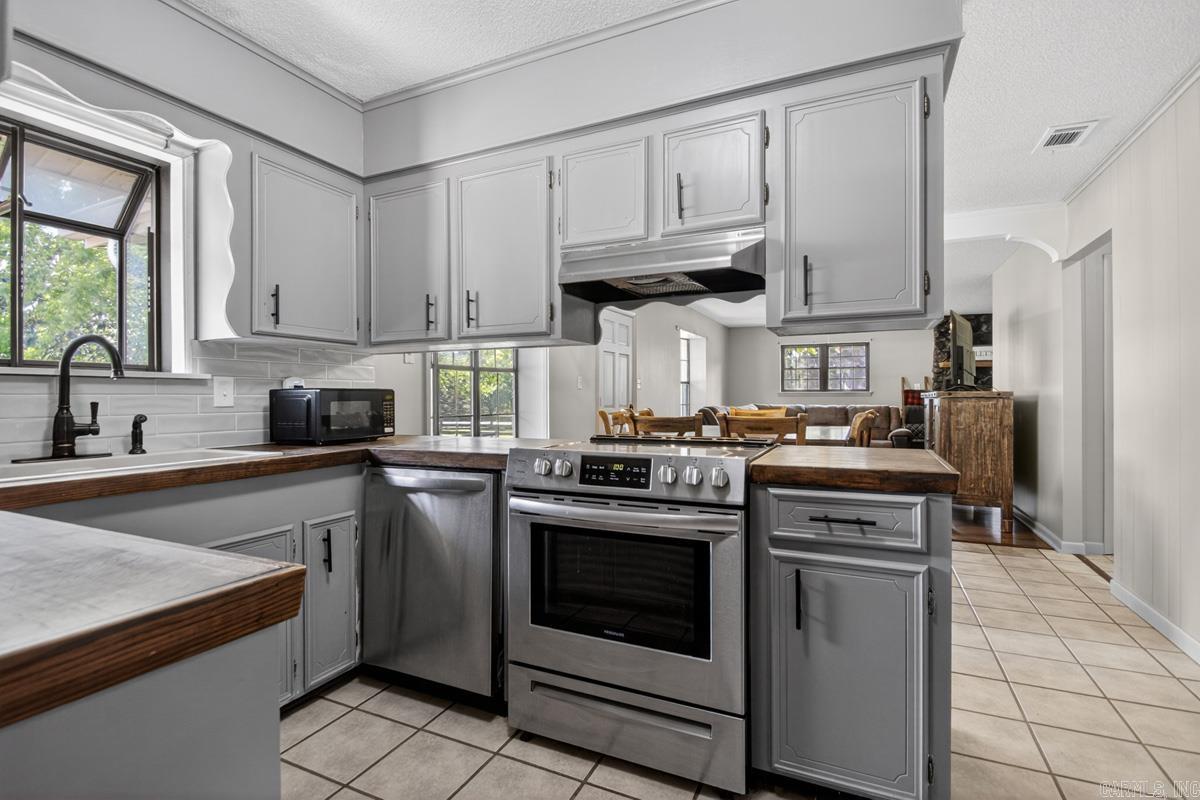 1102 N Shady  Benton, AR