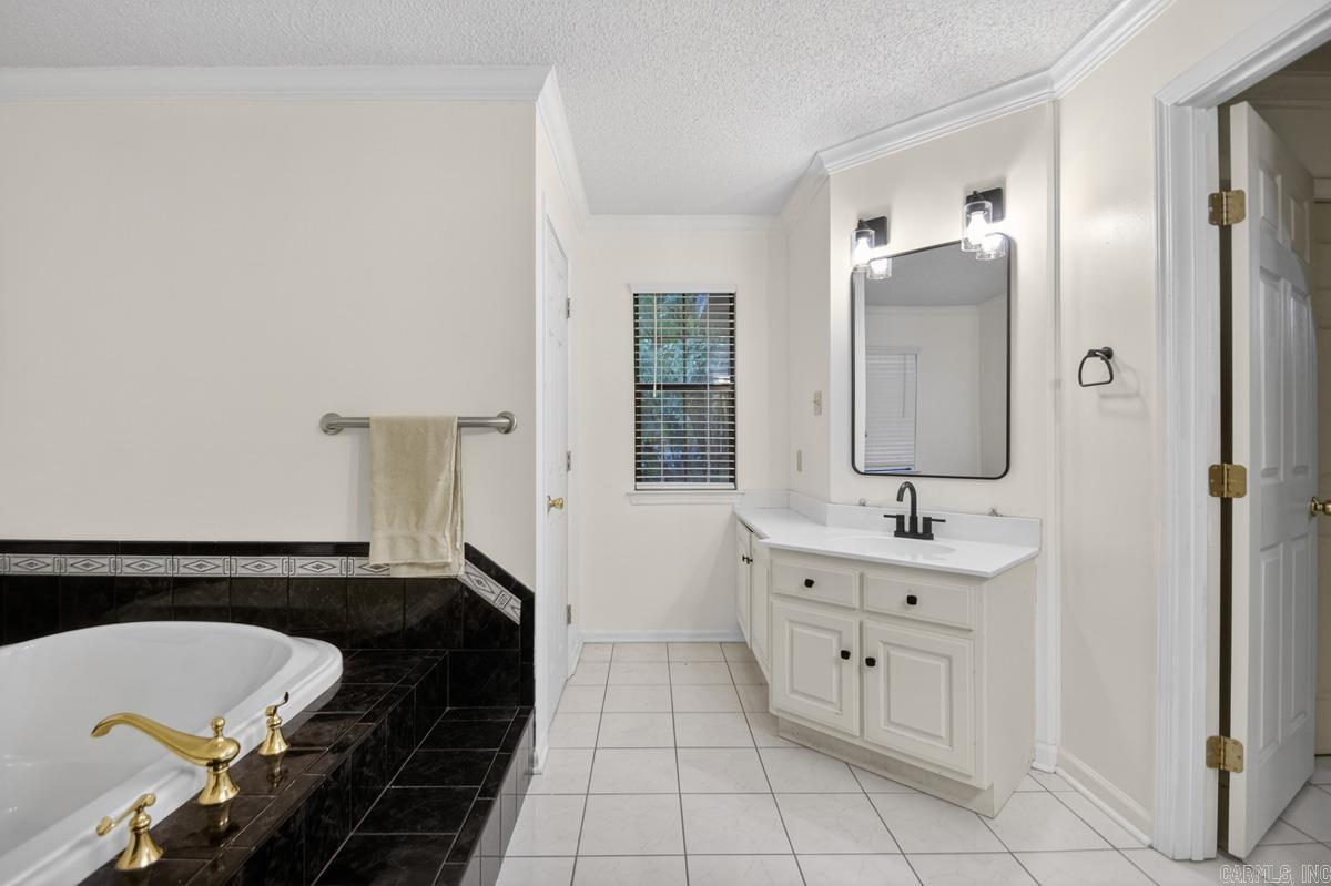 716 Hilltop Rd  Alexander, AR