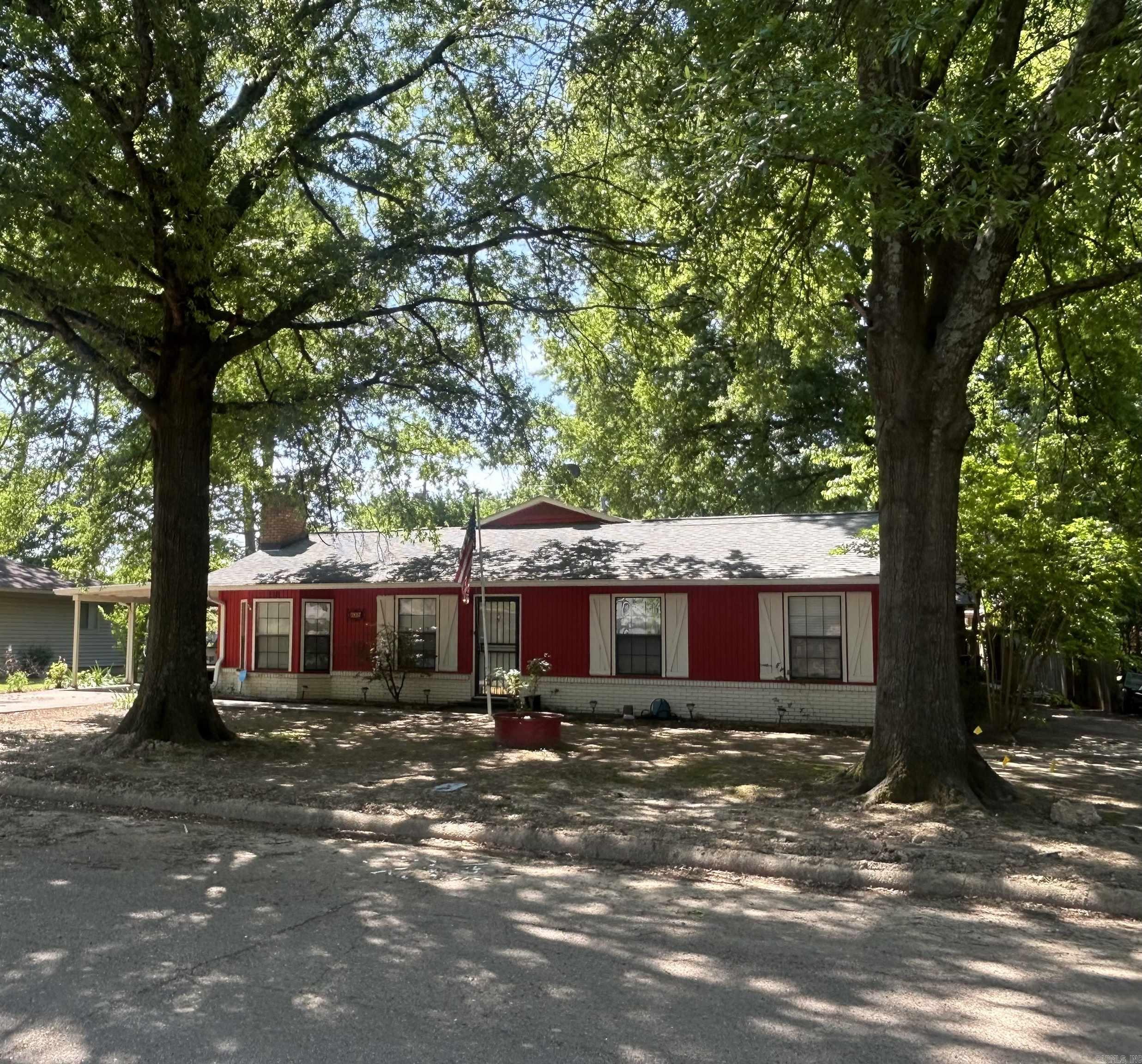 118 E Cloverdale  Brinkley, AR