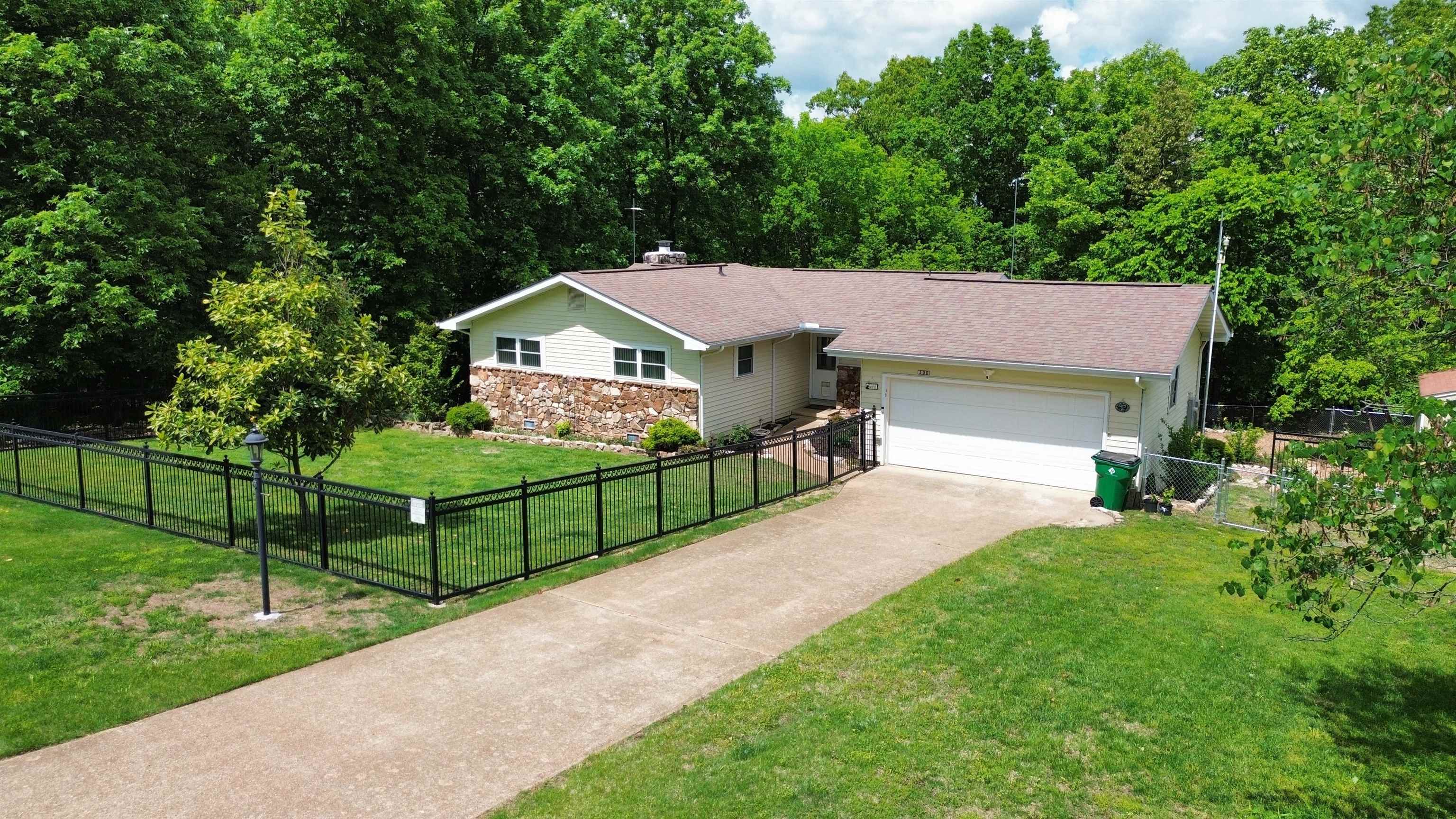 300 Victoria  Horseshoe Bend, AR