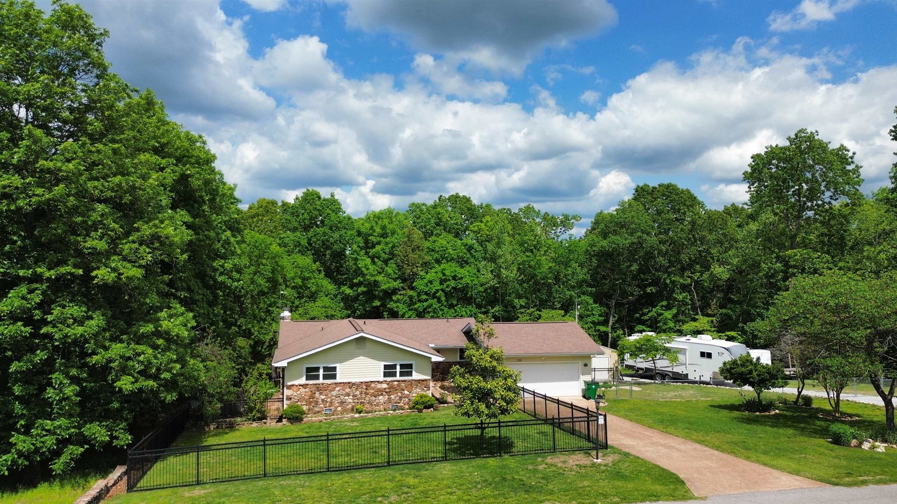 300 Victoria  Horseshoe Bend, AR