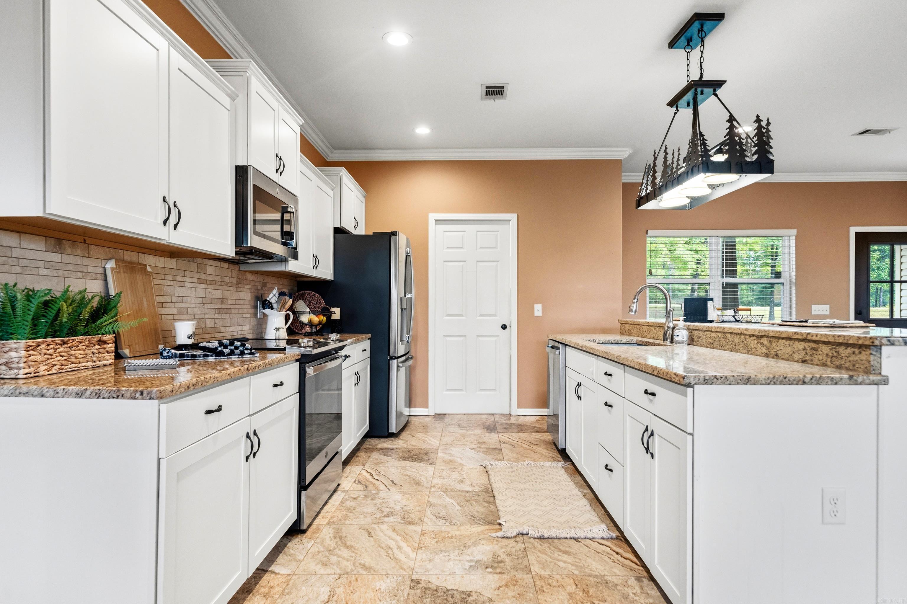 140 W. Hawkview  Royal, AR