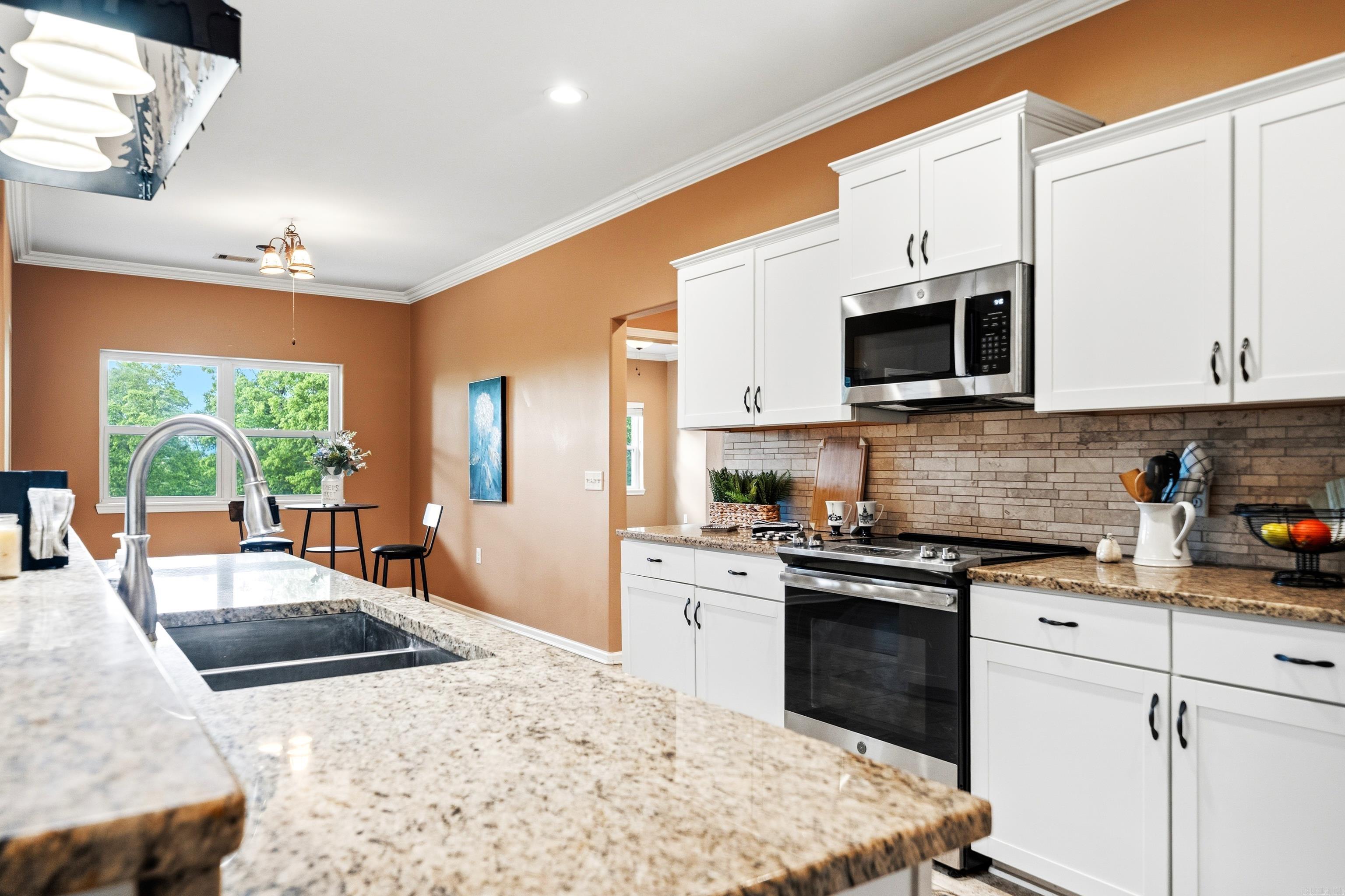 140 W. Hawkview  Royal, AR