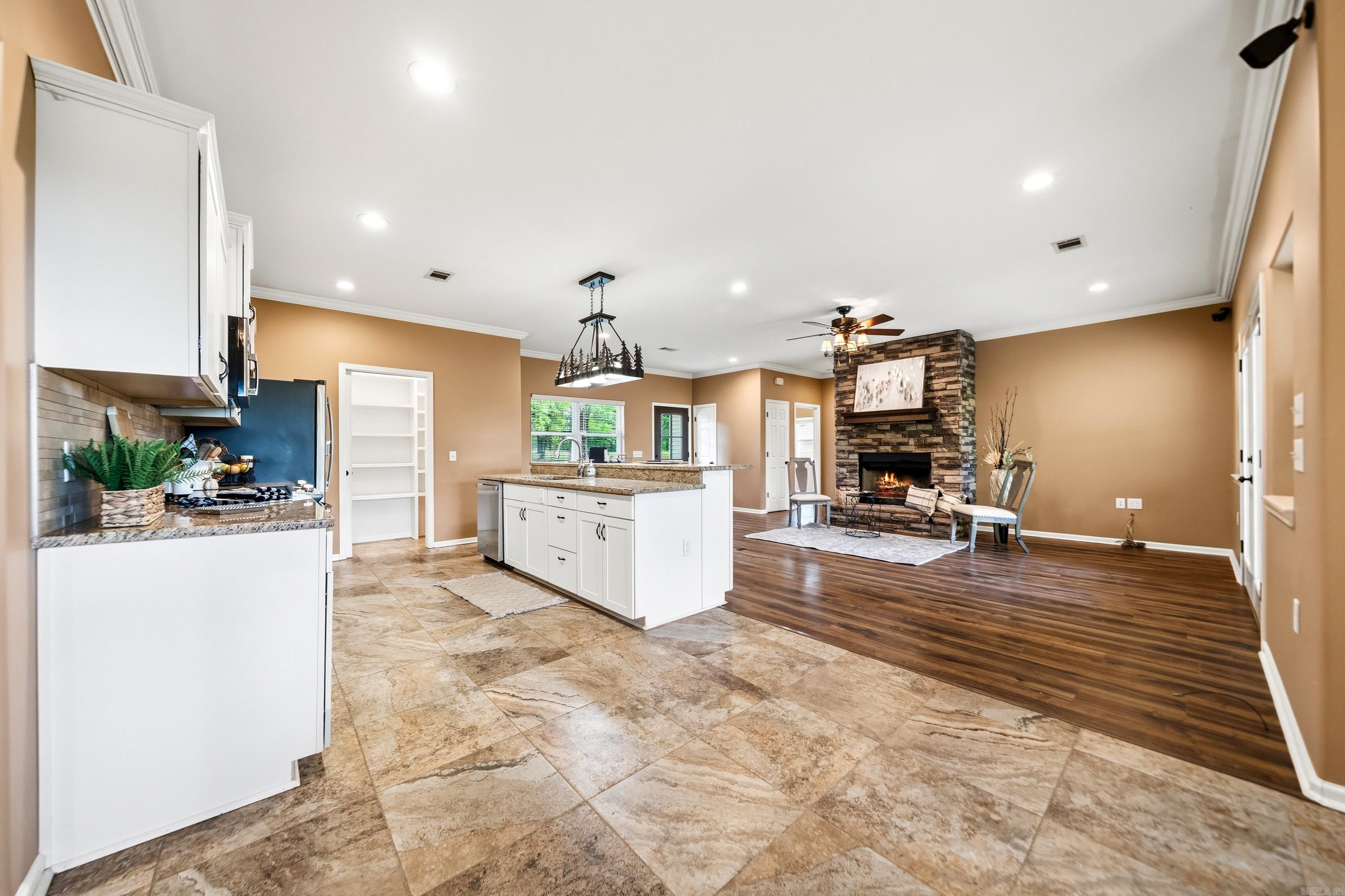 140 W. Hawkview  Royal, AR