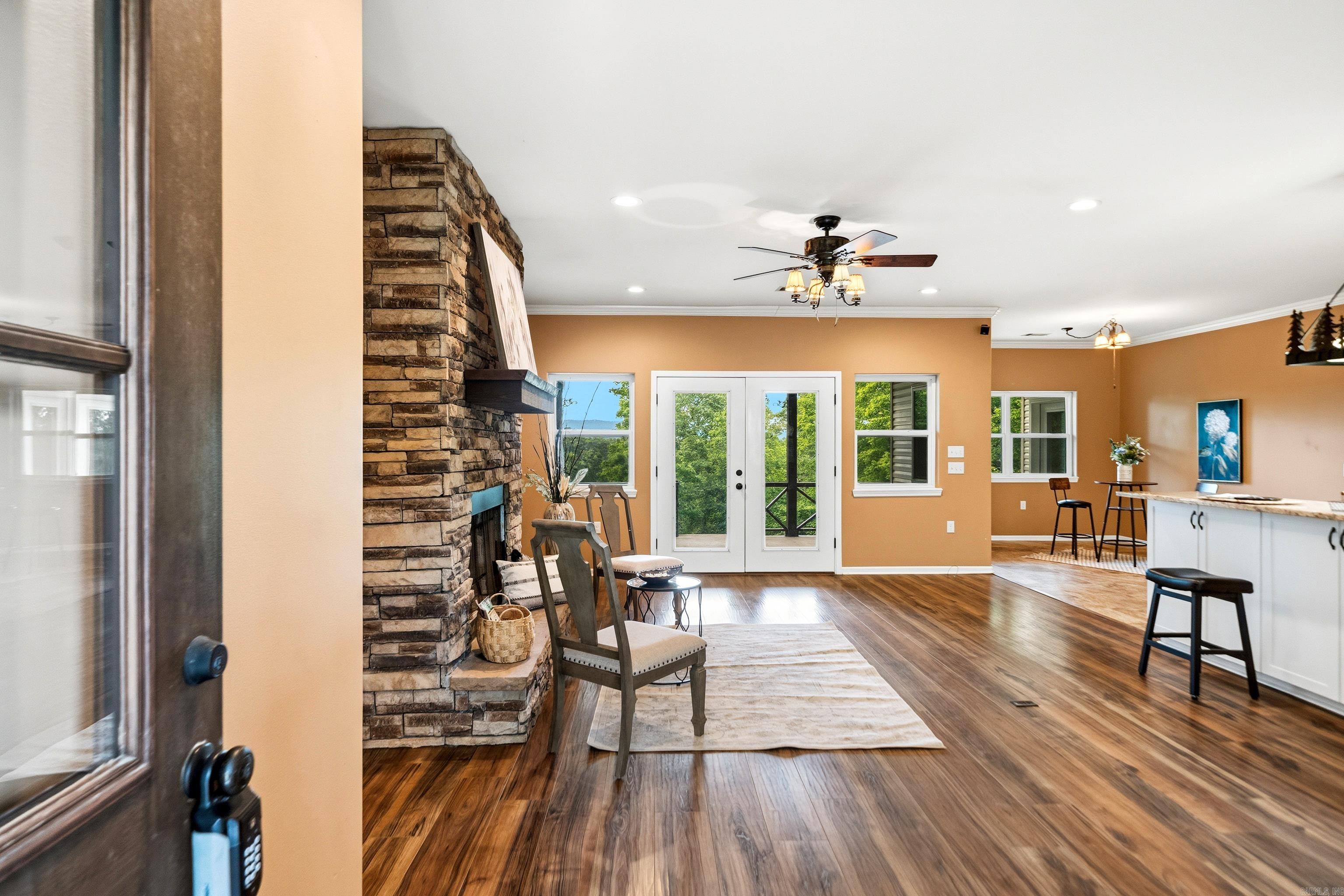 140 W. Hawkview  Royal, AR