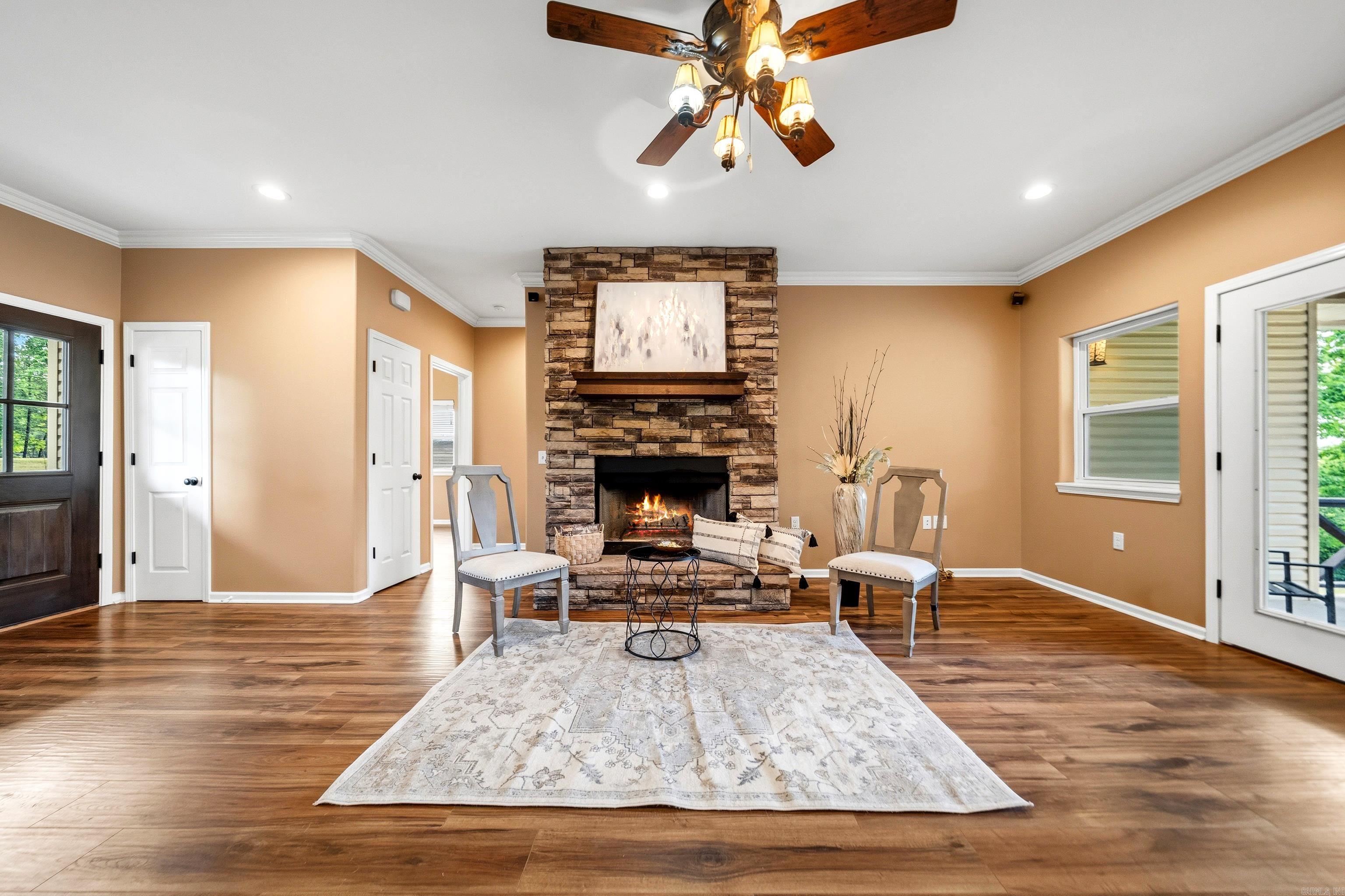 140 W. Hawkview  Royal, AR