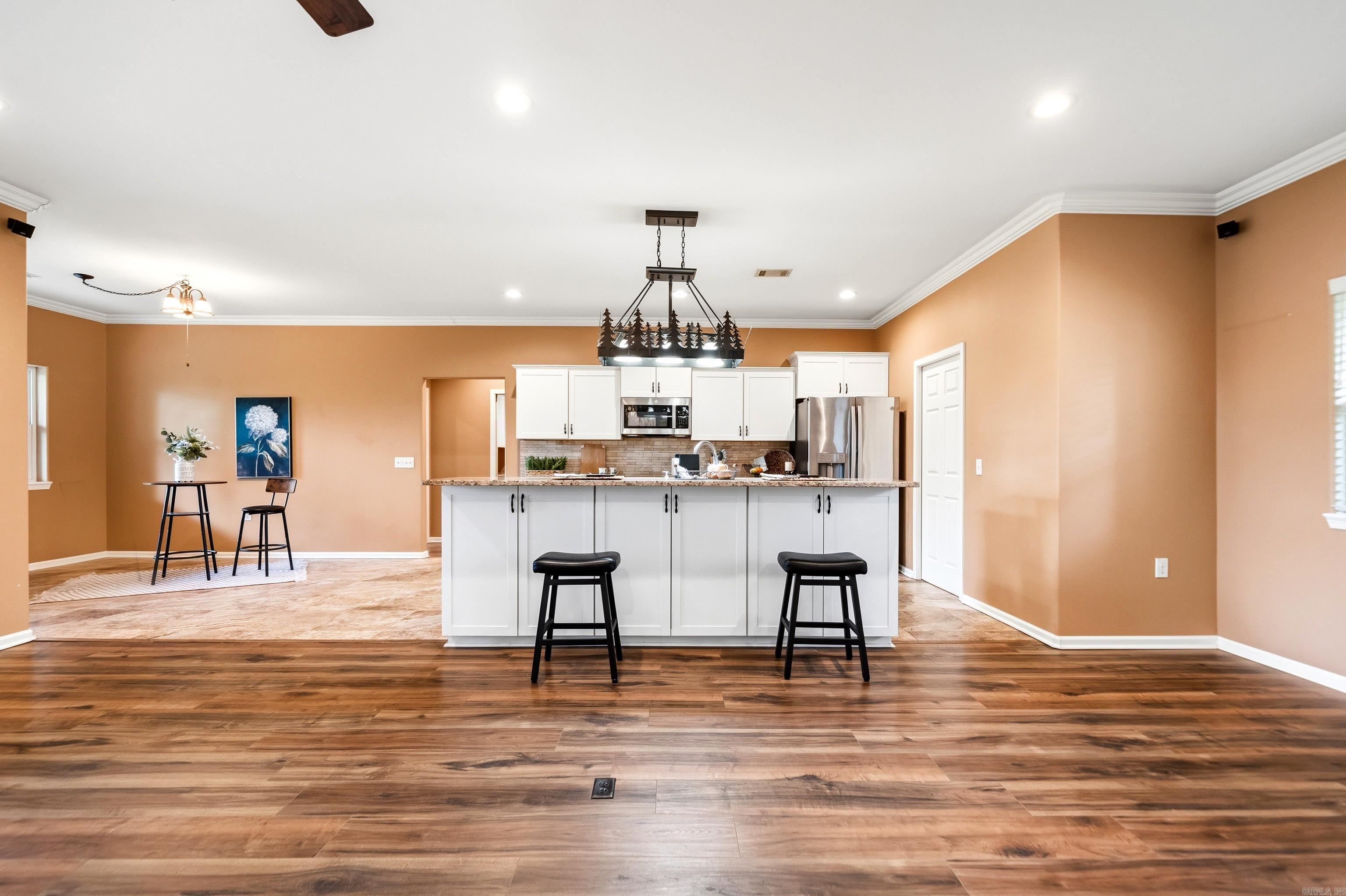 140 W. Hawkview  Royal, AR