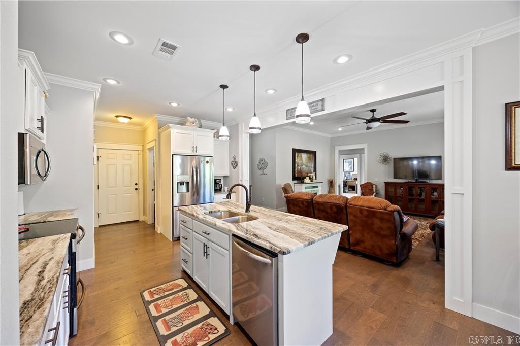 325 Crestwood  Russellville, AR