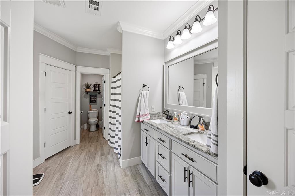 325 Crestwood  Russellville, AR