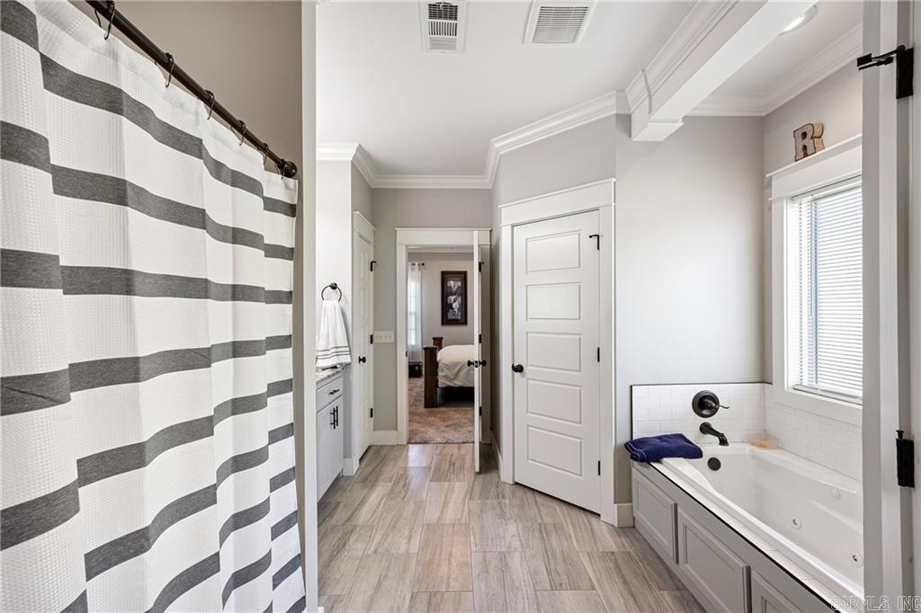 325 Crestwood  Russellville, AR