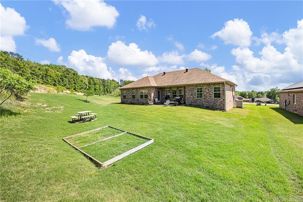 325 Crestwood  Russellville, AR