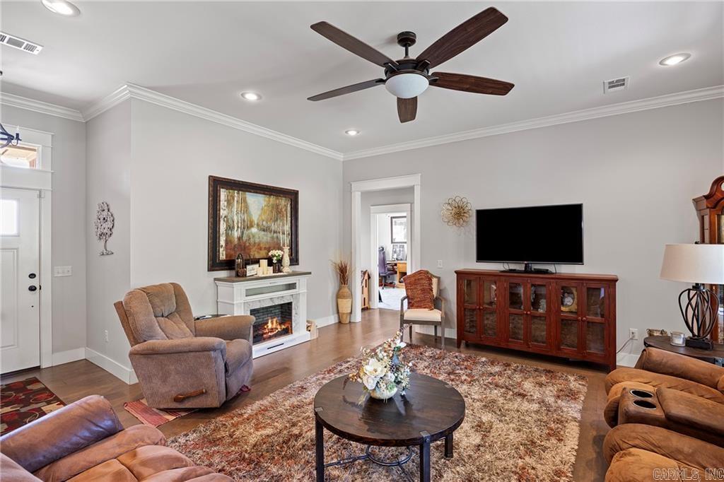 325 Crestwood  Russellville, AR