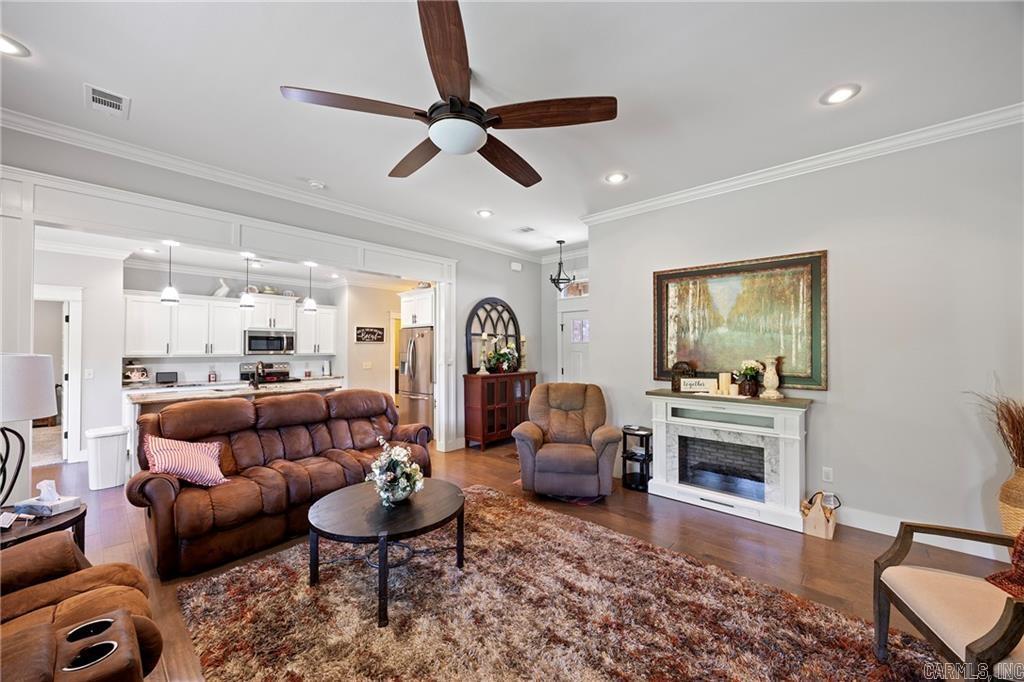 325 Crestwood  Russellville, AR