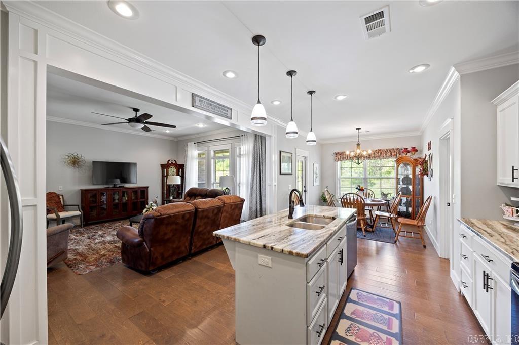 325 Crestwood  Russellville, AR