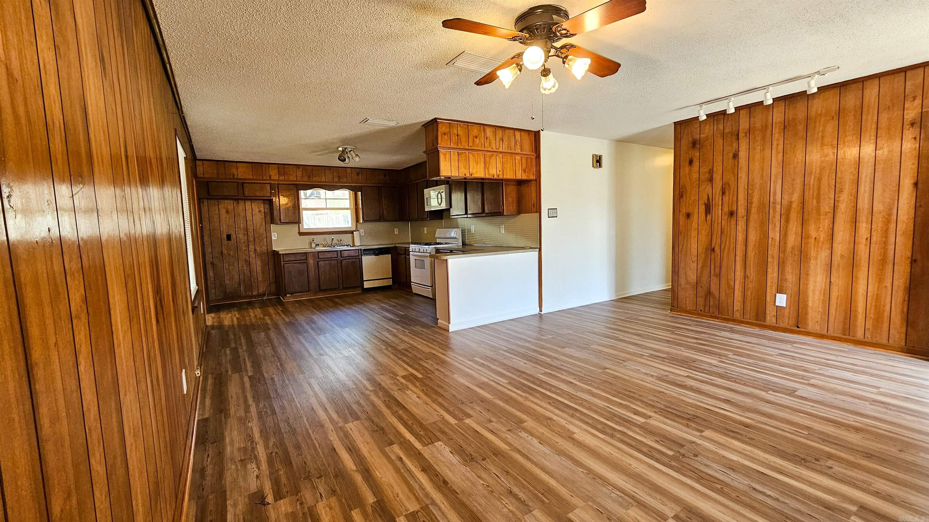 9727 Lanehart  Little Rock, AR