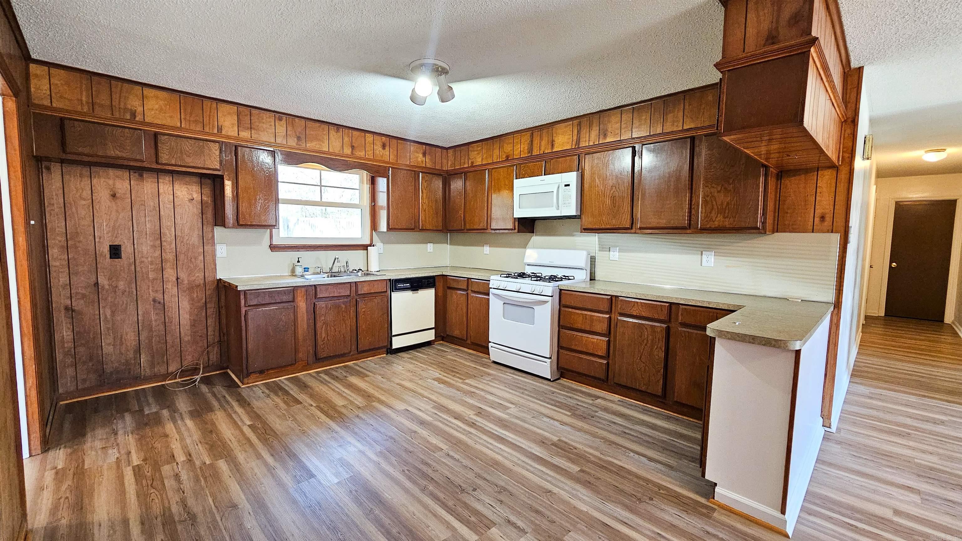 9727 Lanehart  Little Rock, AR